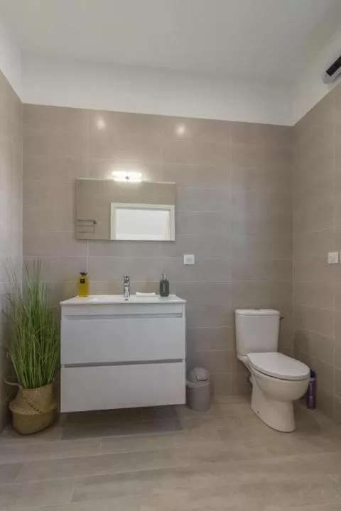 Bathroom in COSY LODGE TOULOUSE