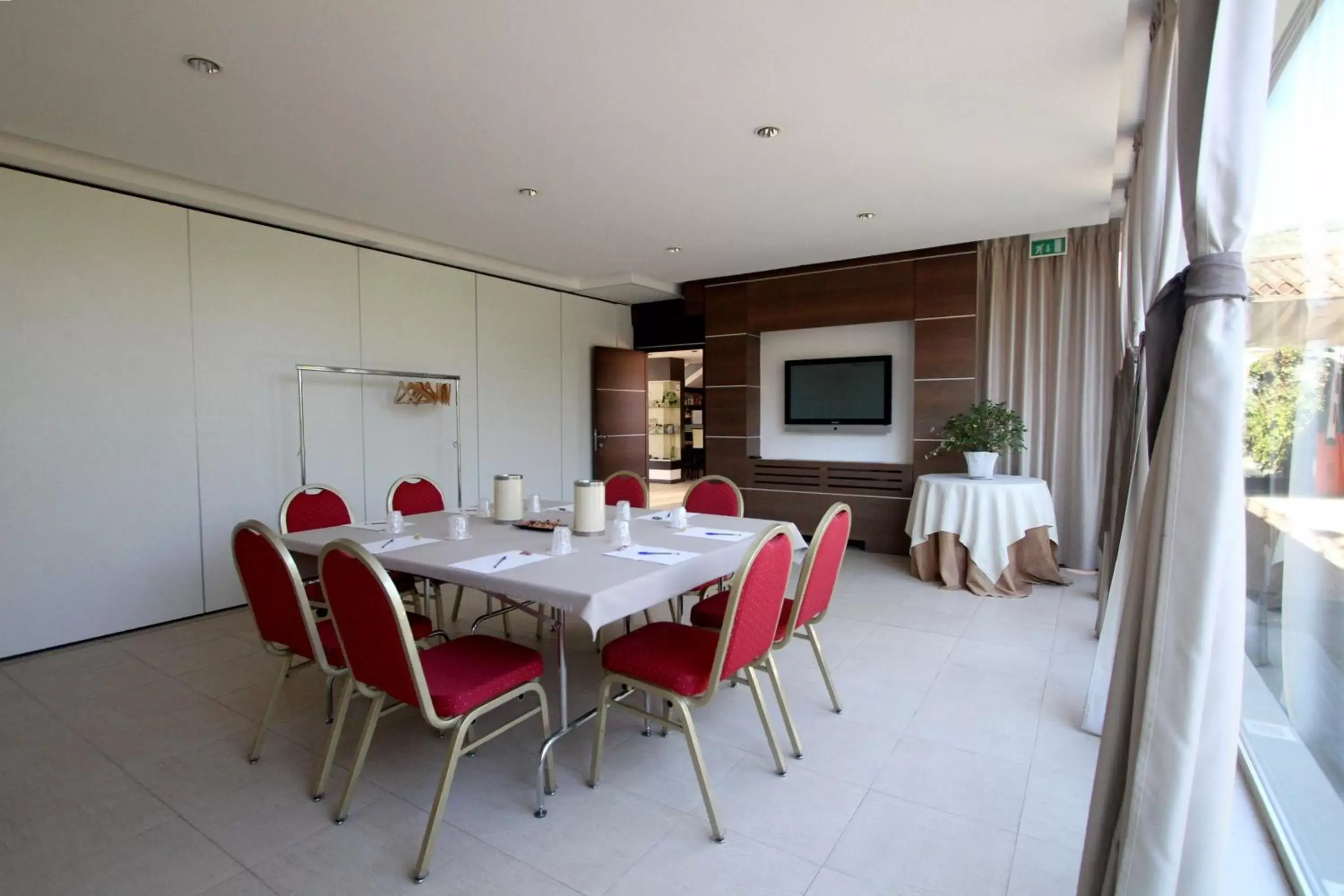 Business facilities in Poggio Hotel