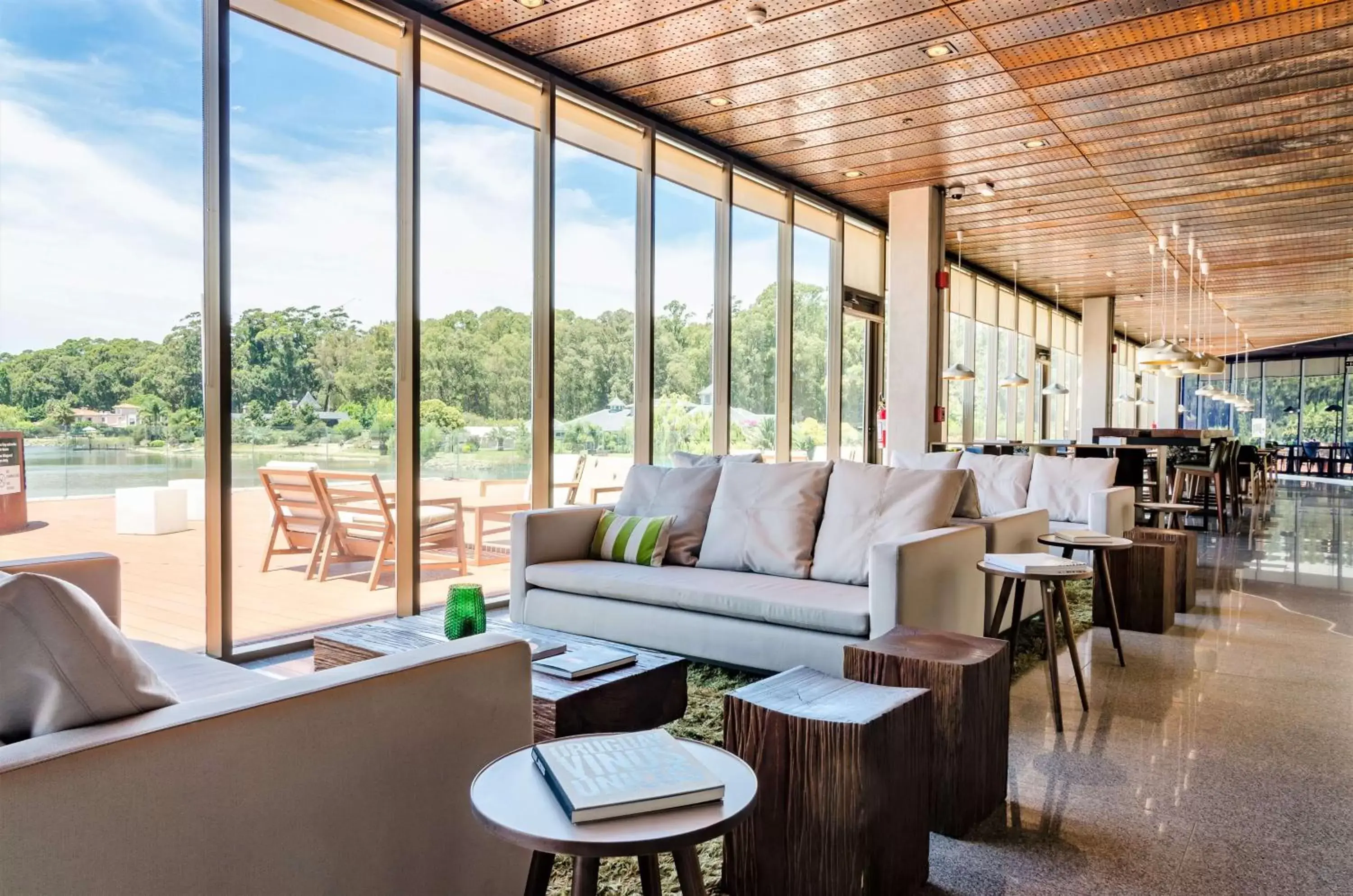 Restaurant/places to eat in Hampton By Hilton Montevideo Carrasco Restaurant/places to eat in Hampton By Hilton Montevideo Carrasco