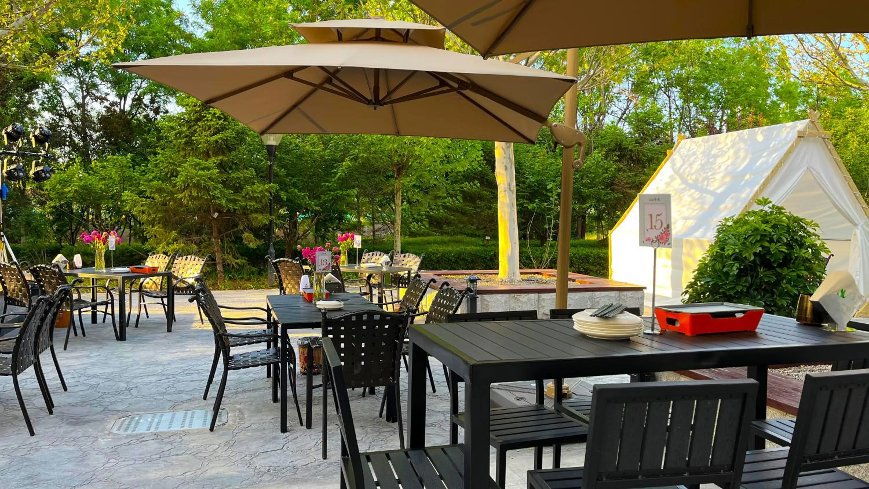 Restaurant/places to eat in Holiday Inn Beijing Shijingshan Parkview by IHG