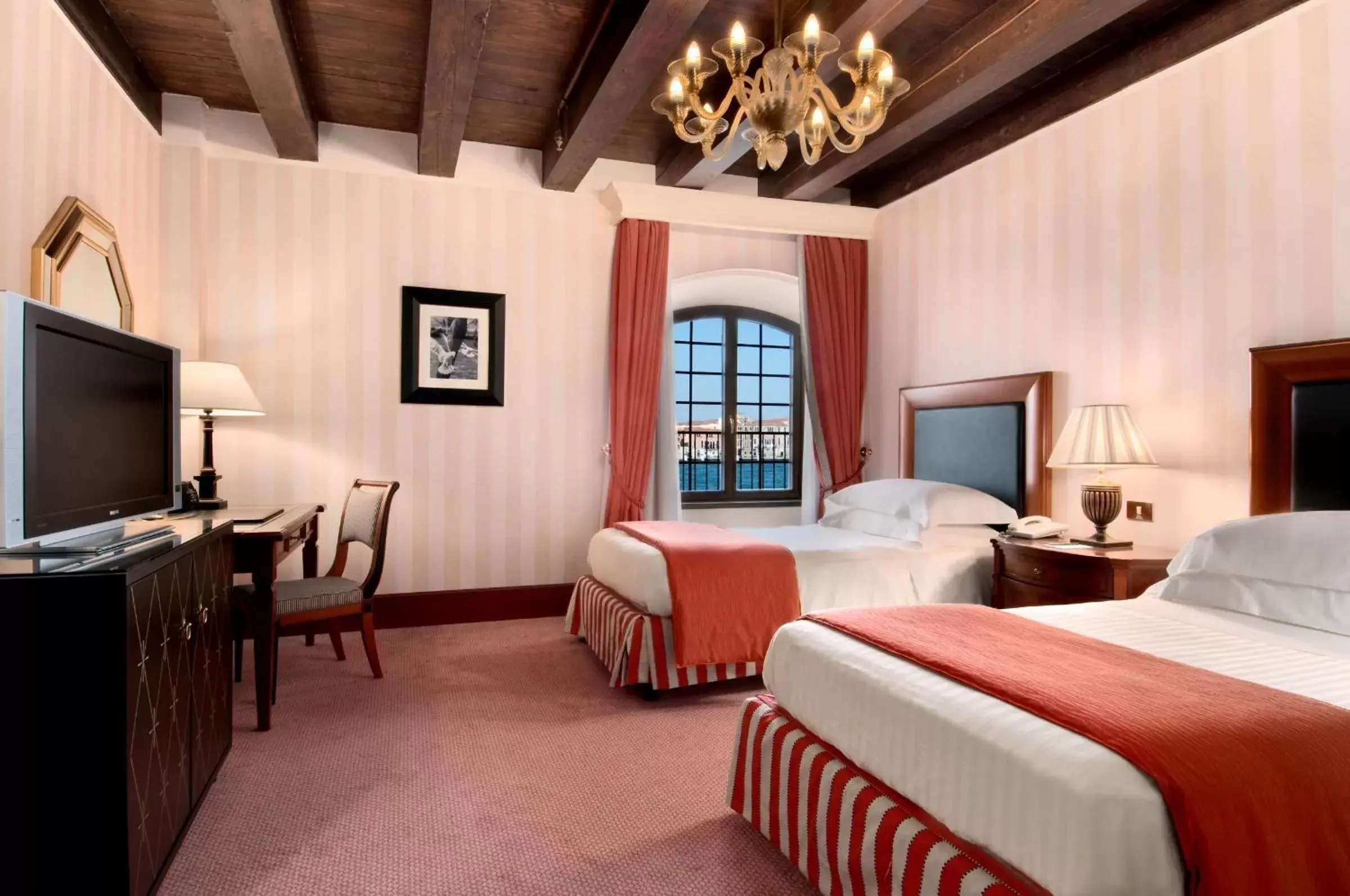 Bedroom, Bed in Hilton Molino Stucky Venice
