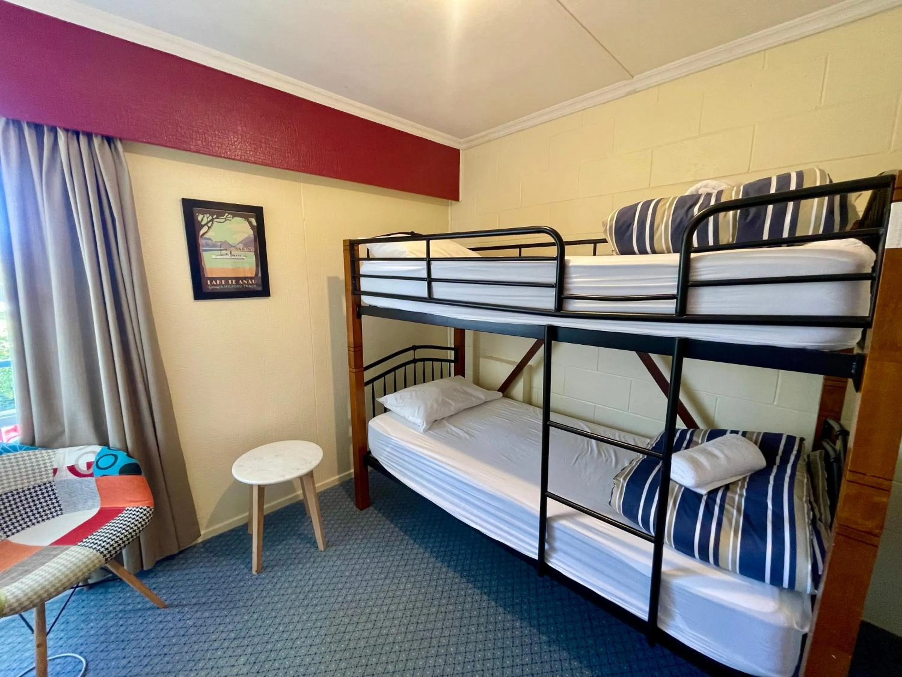Standard Twin Room with Shared Bathroom in Te Anau Lakefront Backpackers