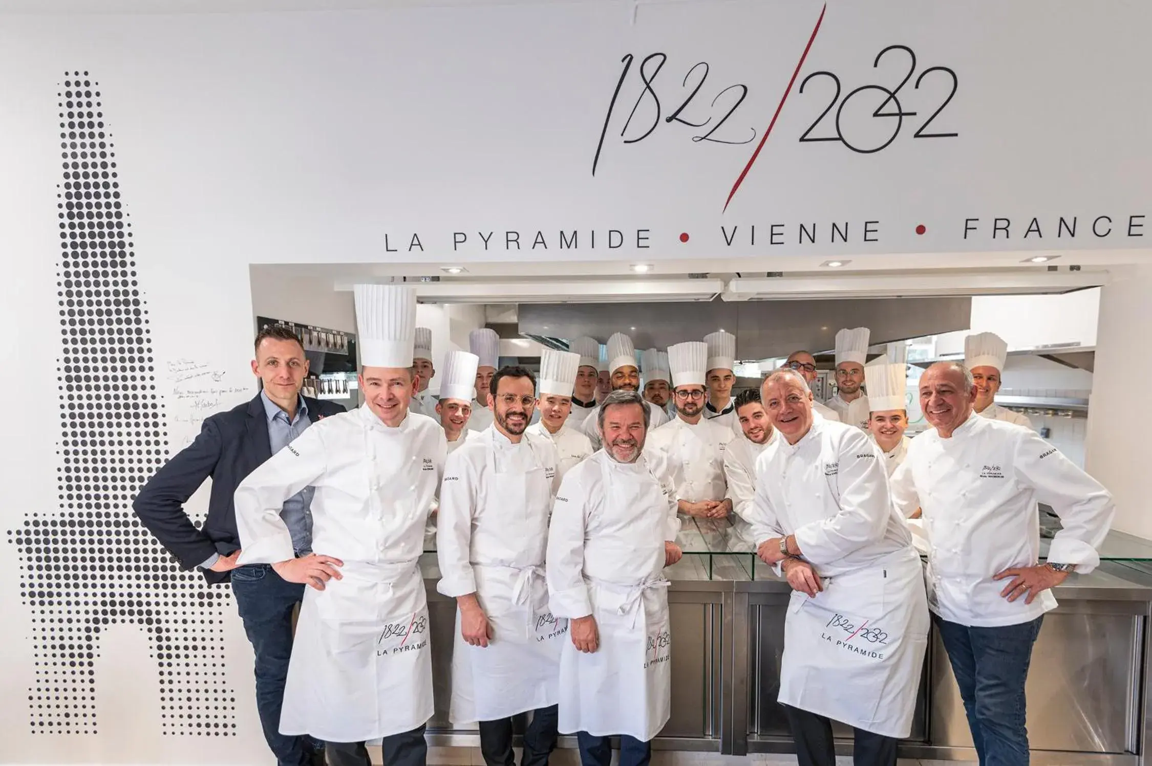 Staff in La Pyramide - Maison Henriroux