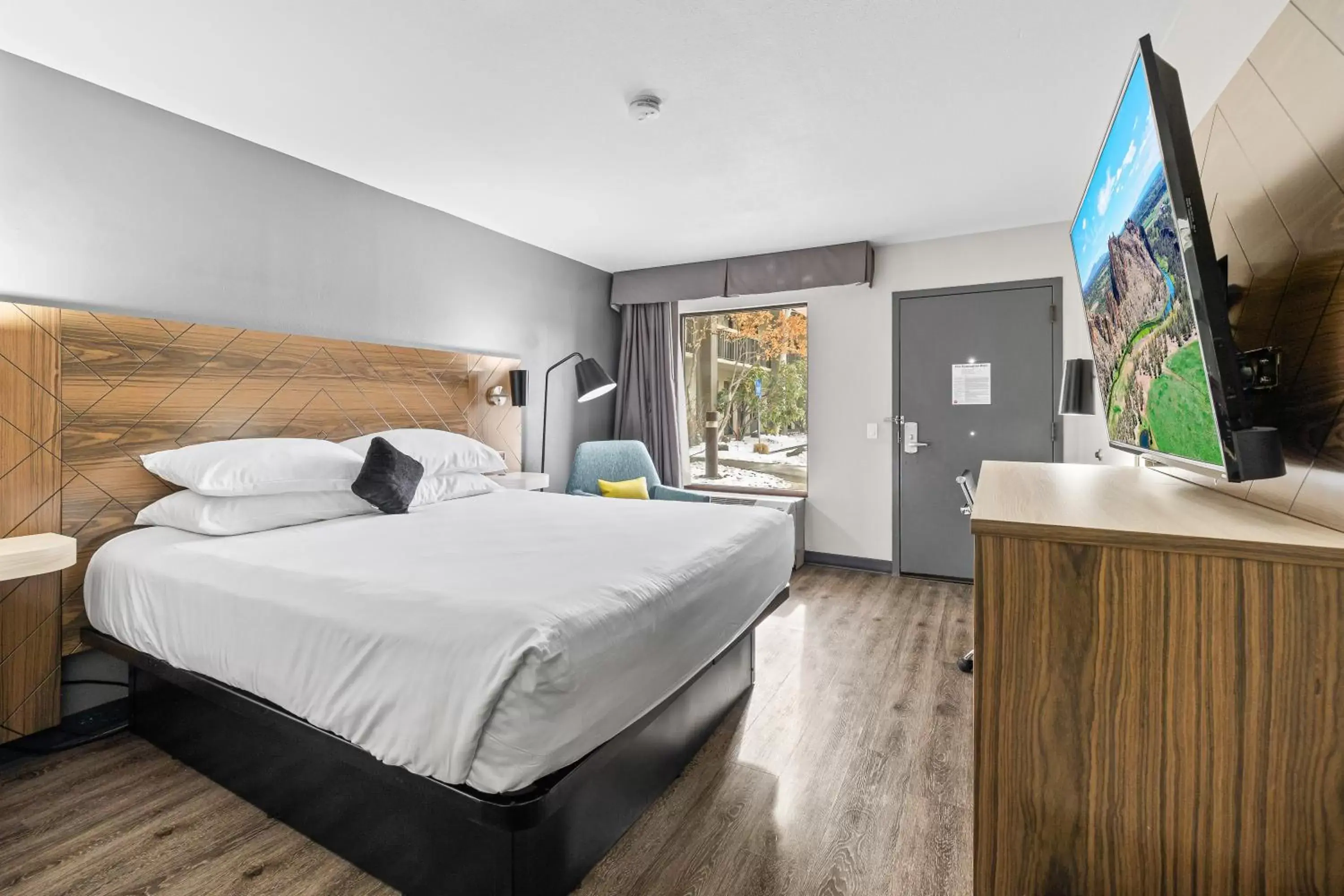 Bedroom in Red Lion Inn & Suites Deschutes River - Bend