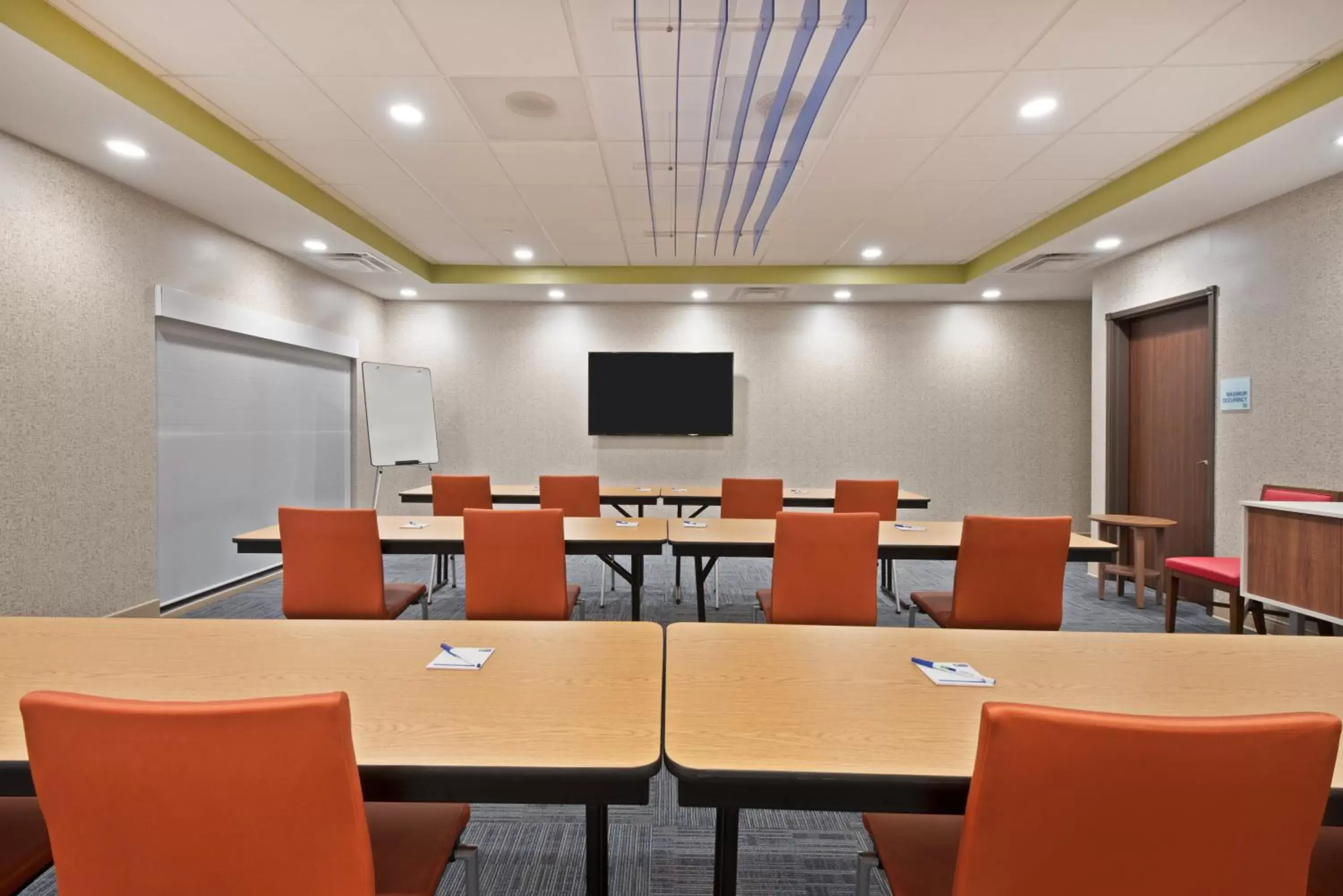 Meeting/conference room in Holiday Inn Express & Suites Uniontown, an IHG Hotel