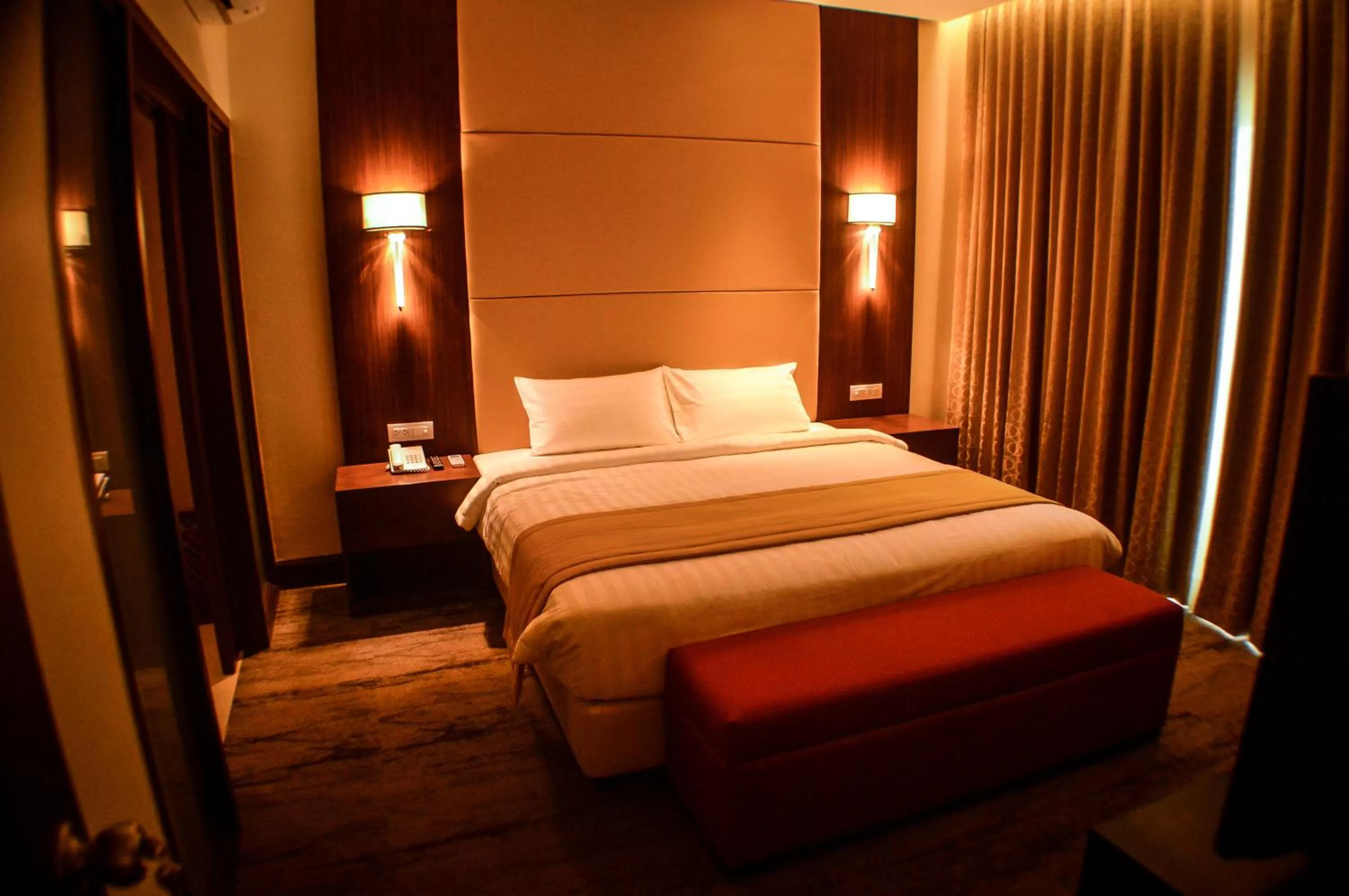 Bedroom, Bed in Hotel Monticello Tagaytay