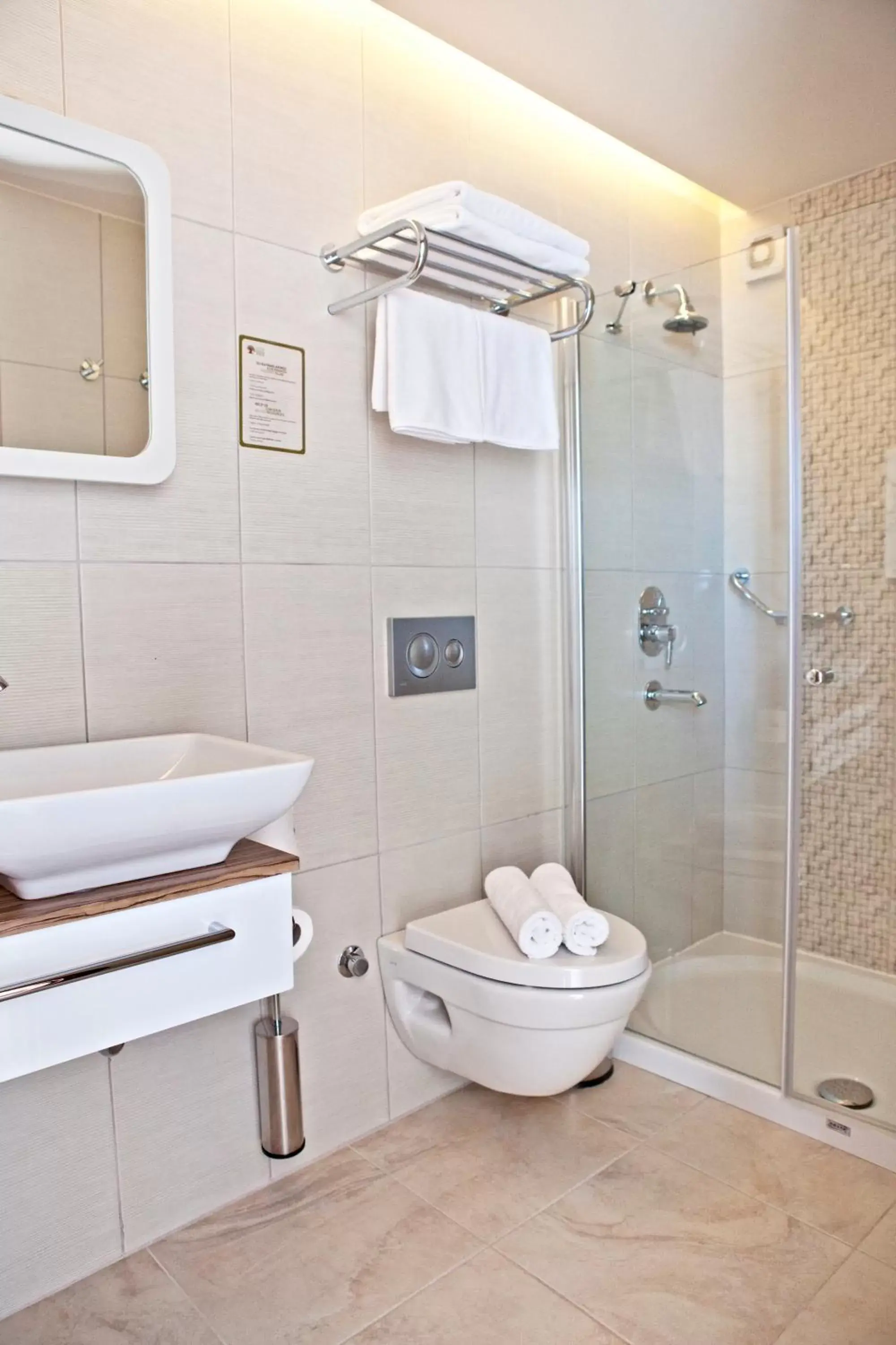 Shower, Bathroom in Olea Nova Hotel