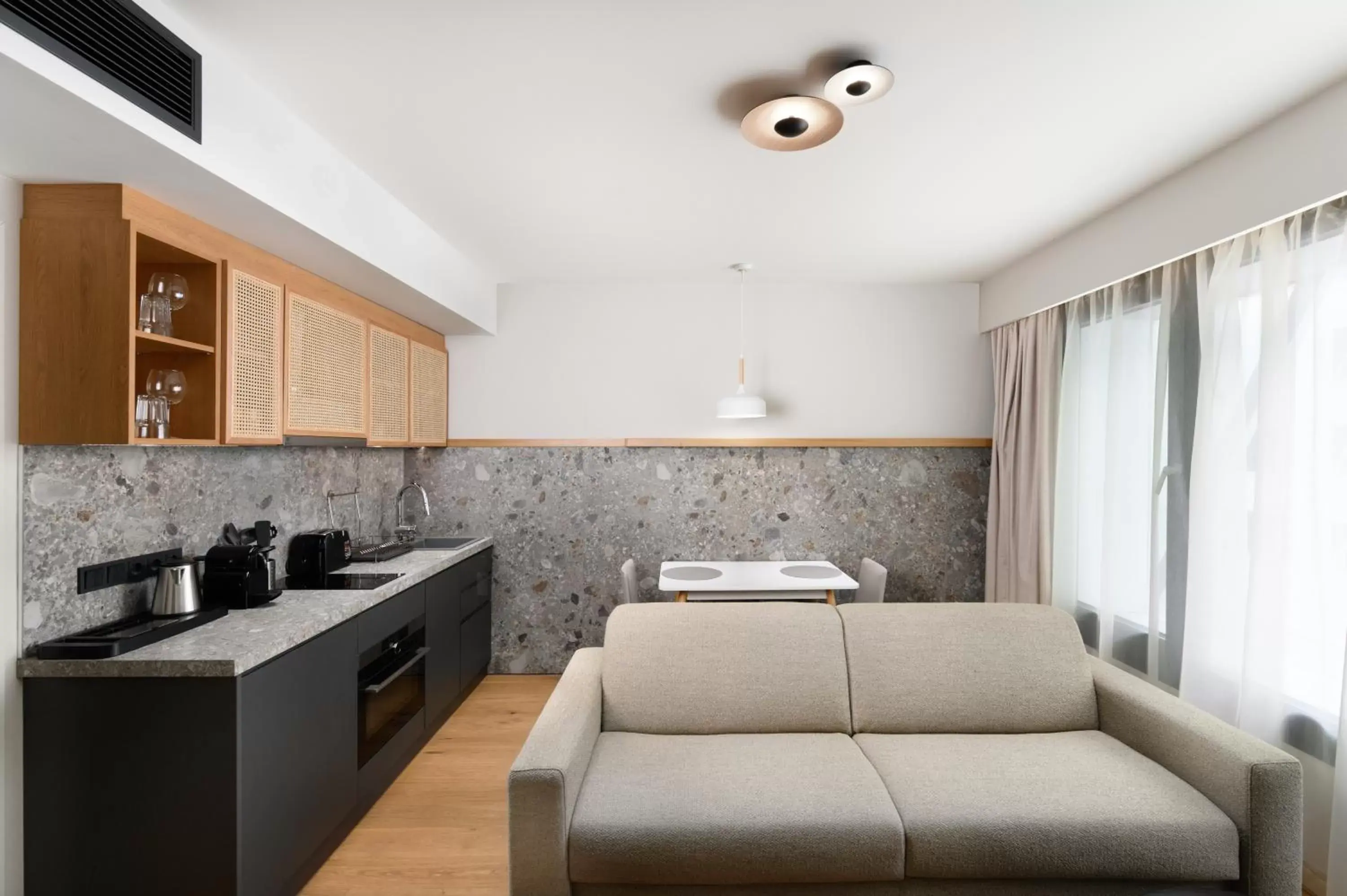 Kitchen or kitchenette, Seating Area in Mercure Debrecen