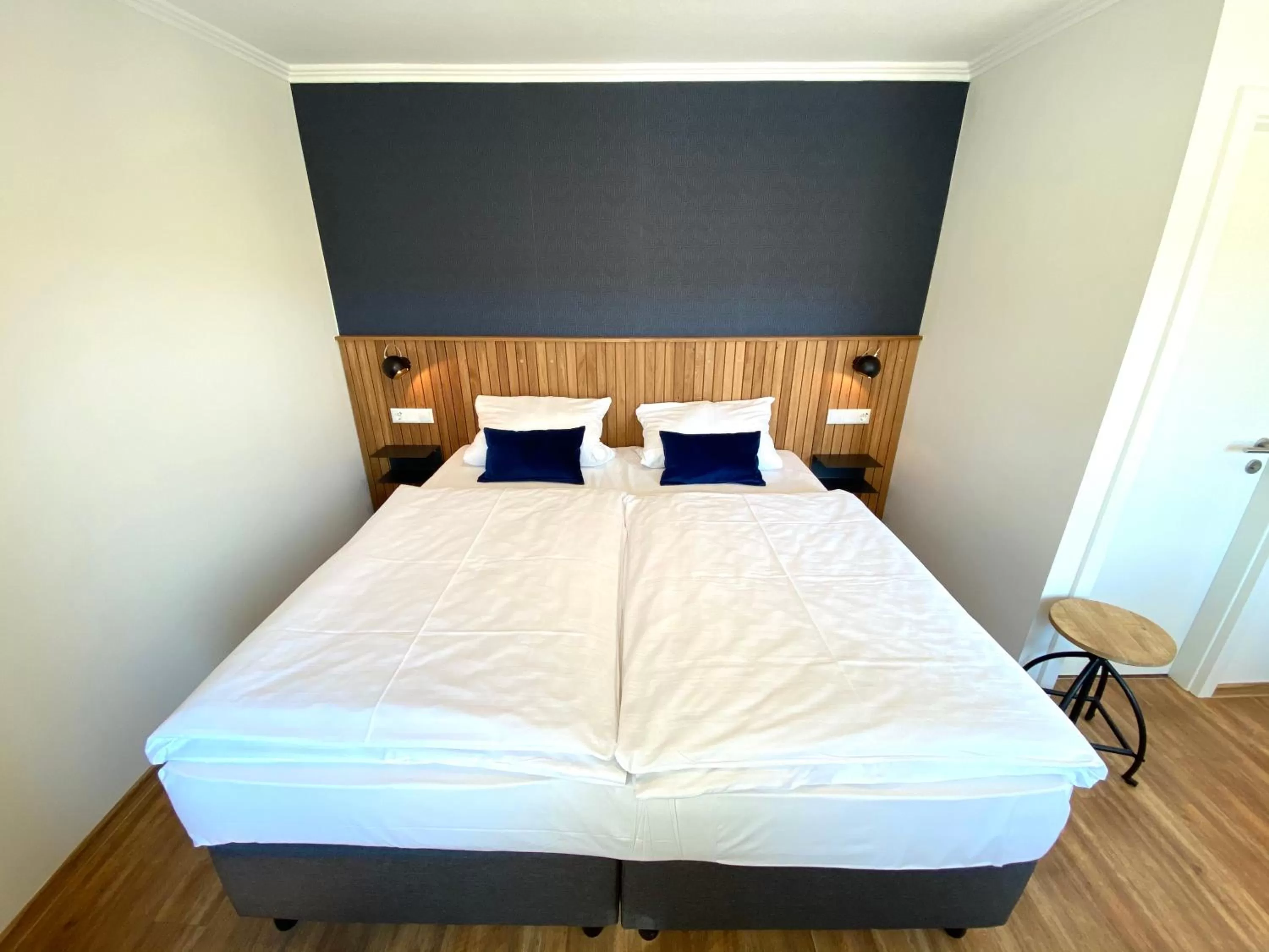 Photo of the whole room, Bed in Hotel Deutsches Haus