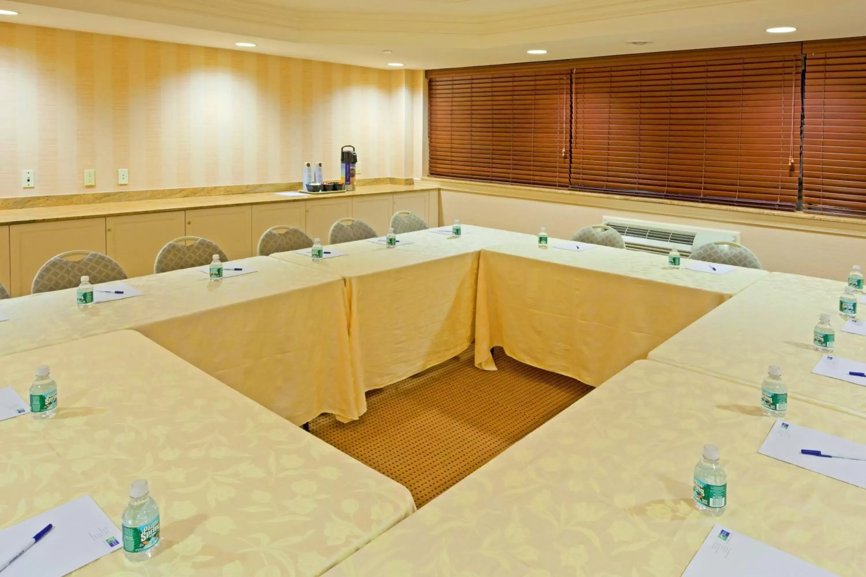 Meeting/conference room in Rockville Centre Hotel