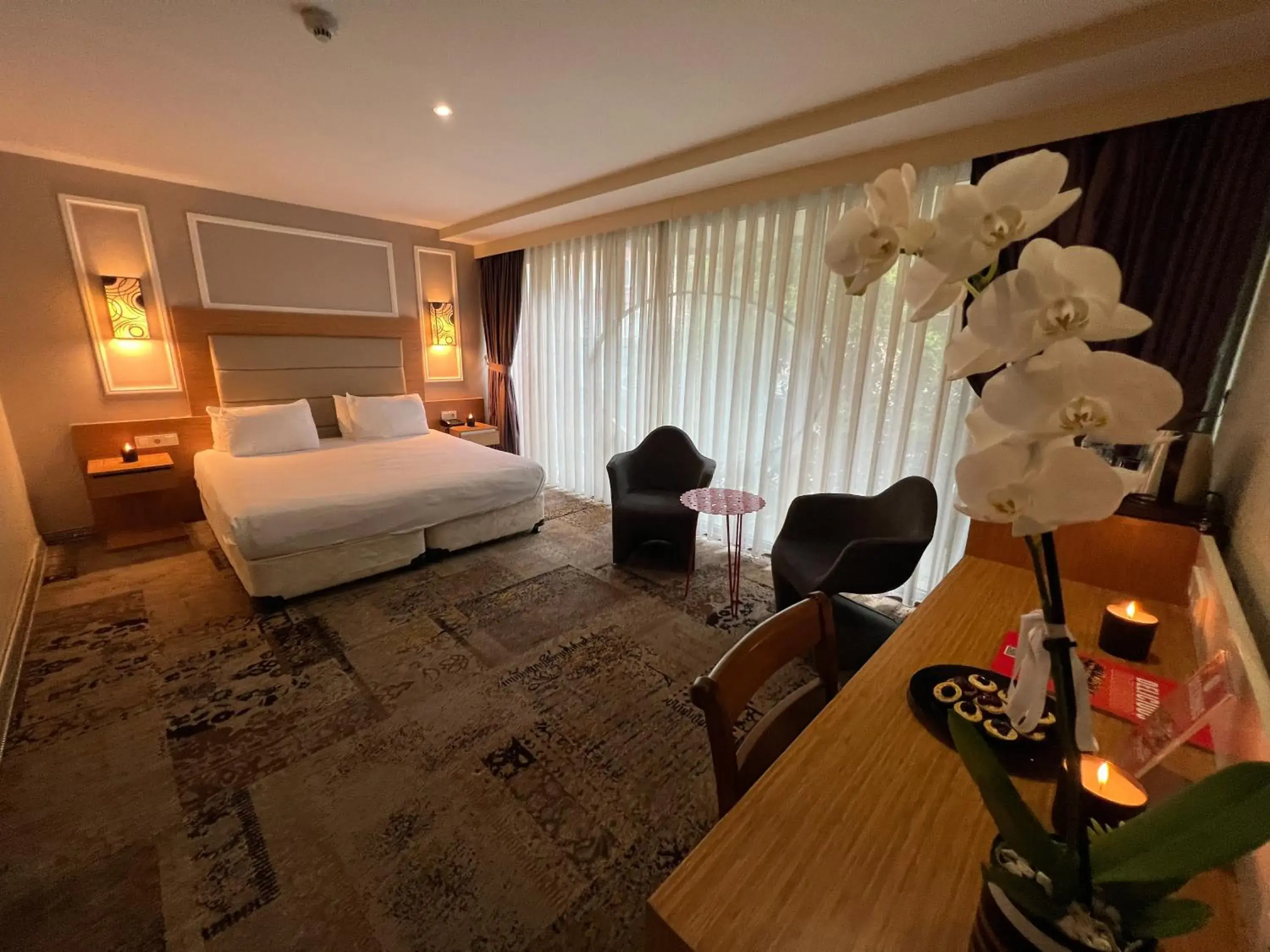 Bedroom in All Seasons Hotel