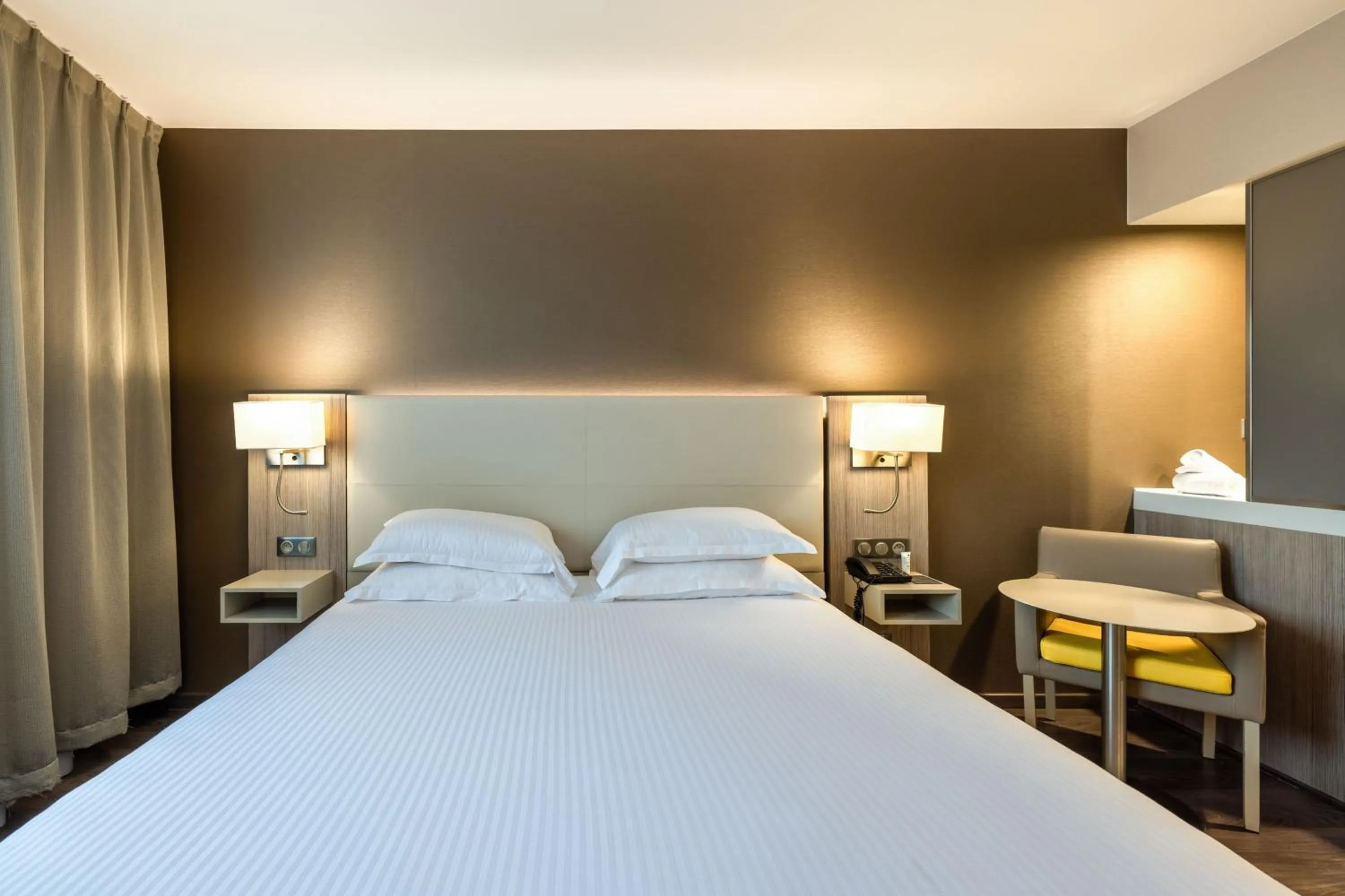Photo of the whole room, Bed in AC Hotel by Marriott Marseille Prado Vélodrome