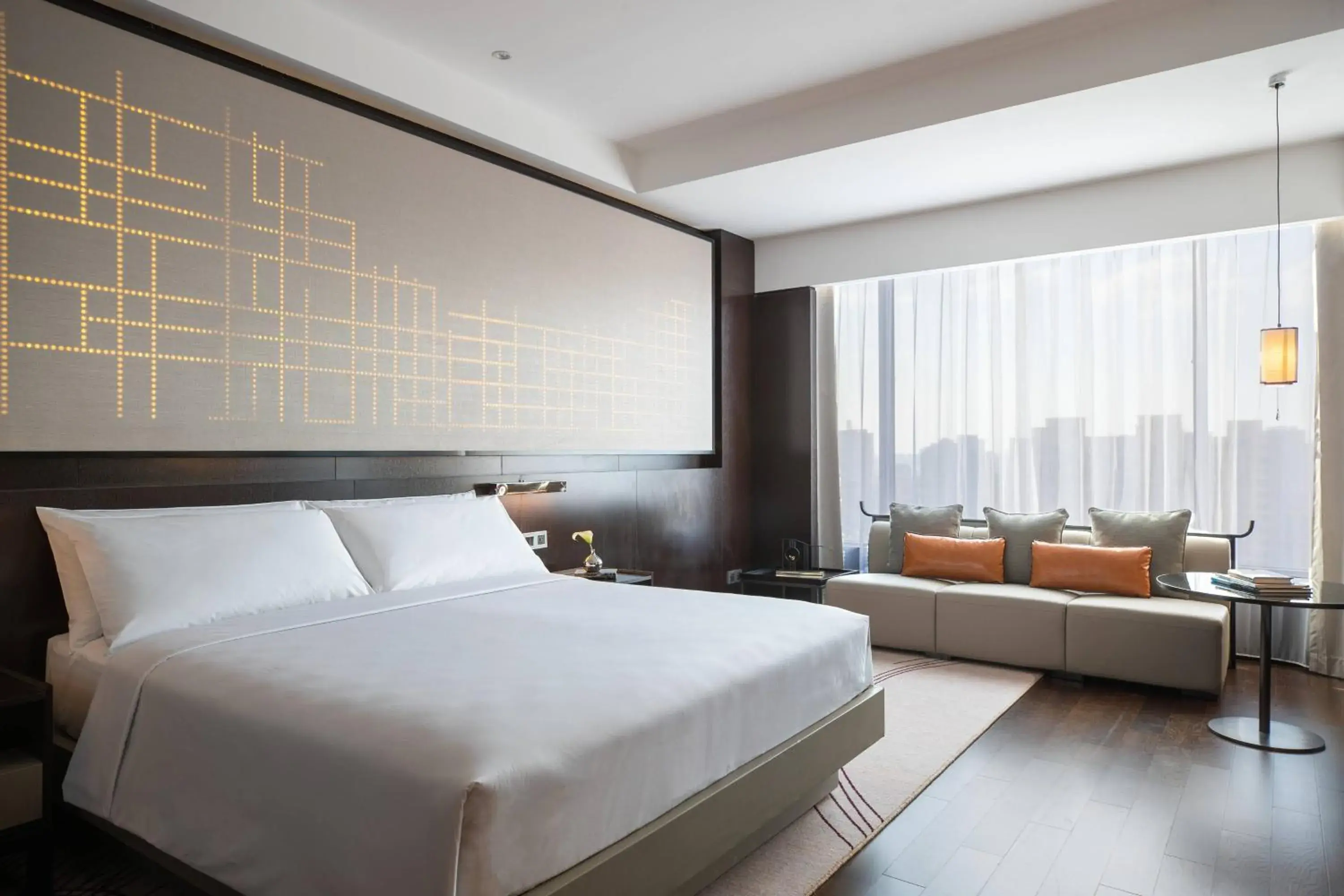 Photo of the whole room, Bed in Renaissance Shenyang West Hotel