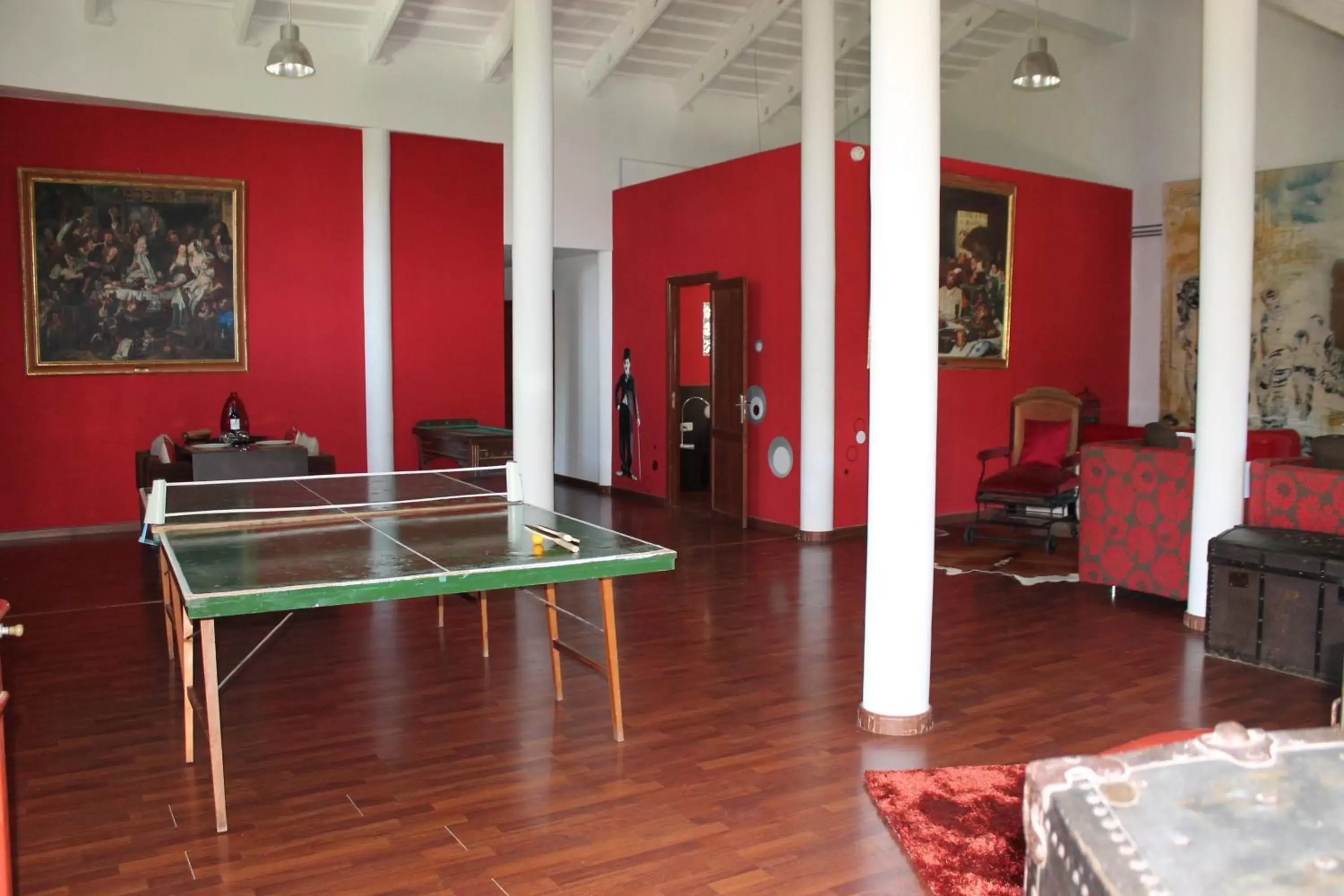 Photo of the whole room, Table Tennis in loftOtel canet