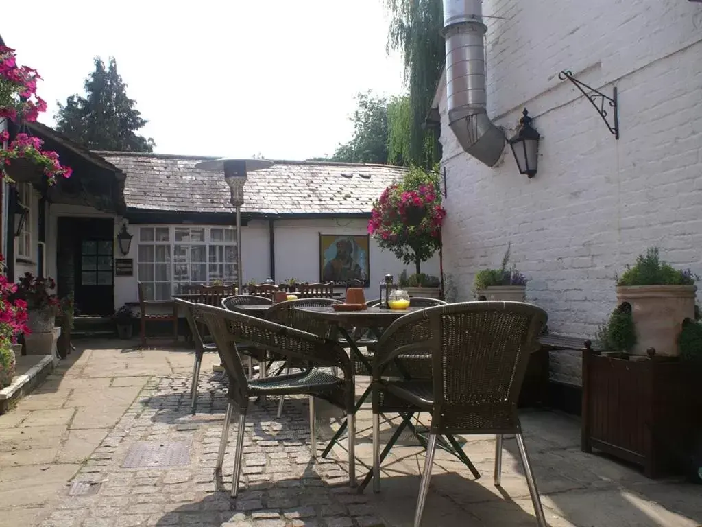 Property building in THE SARACENS HEAD INN