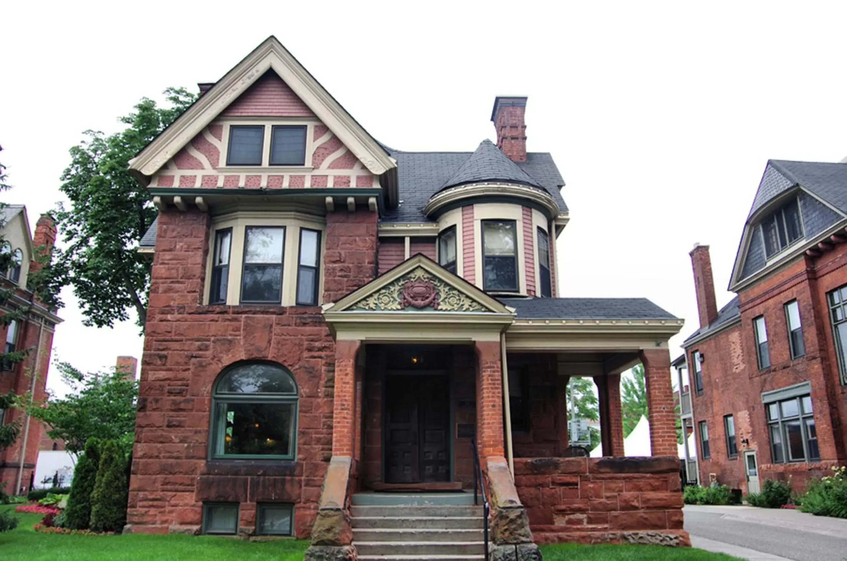 Property building in The Inn on Ferry Street Property building in The Inn on Ferry Street