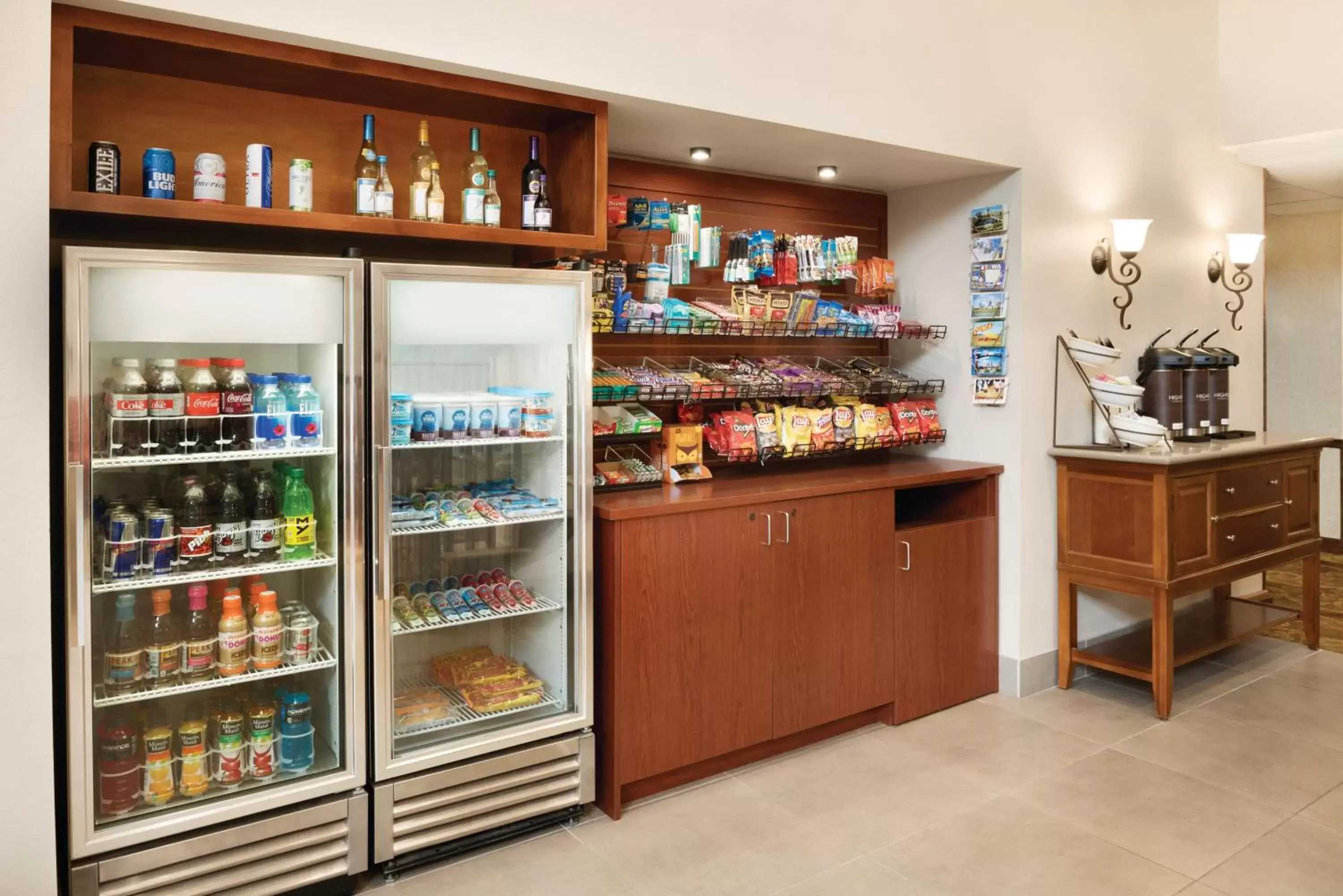 On-site shops, Supermarket/Shops in Country Inn & Suites by Radisson, Des Moines West, IA