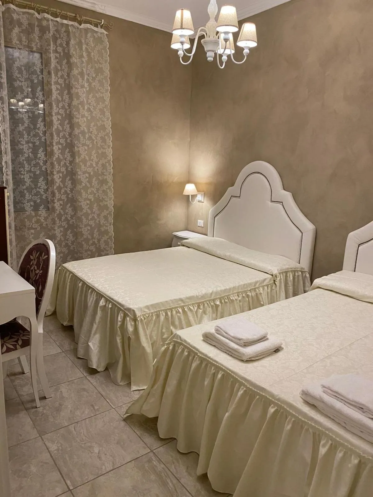 Bed in Boutique Hotel Calais Milano
