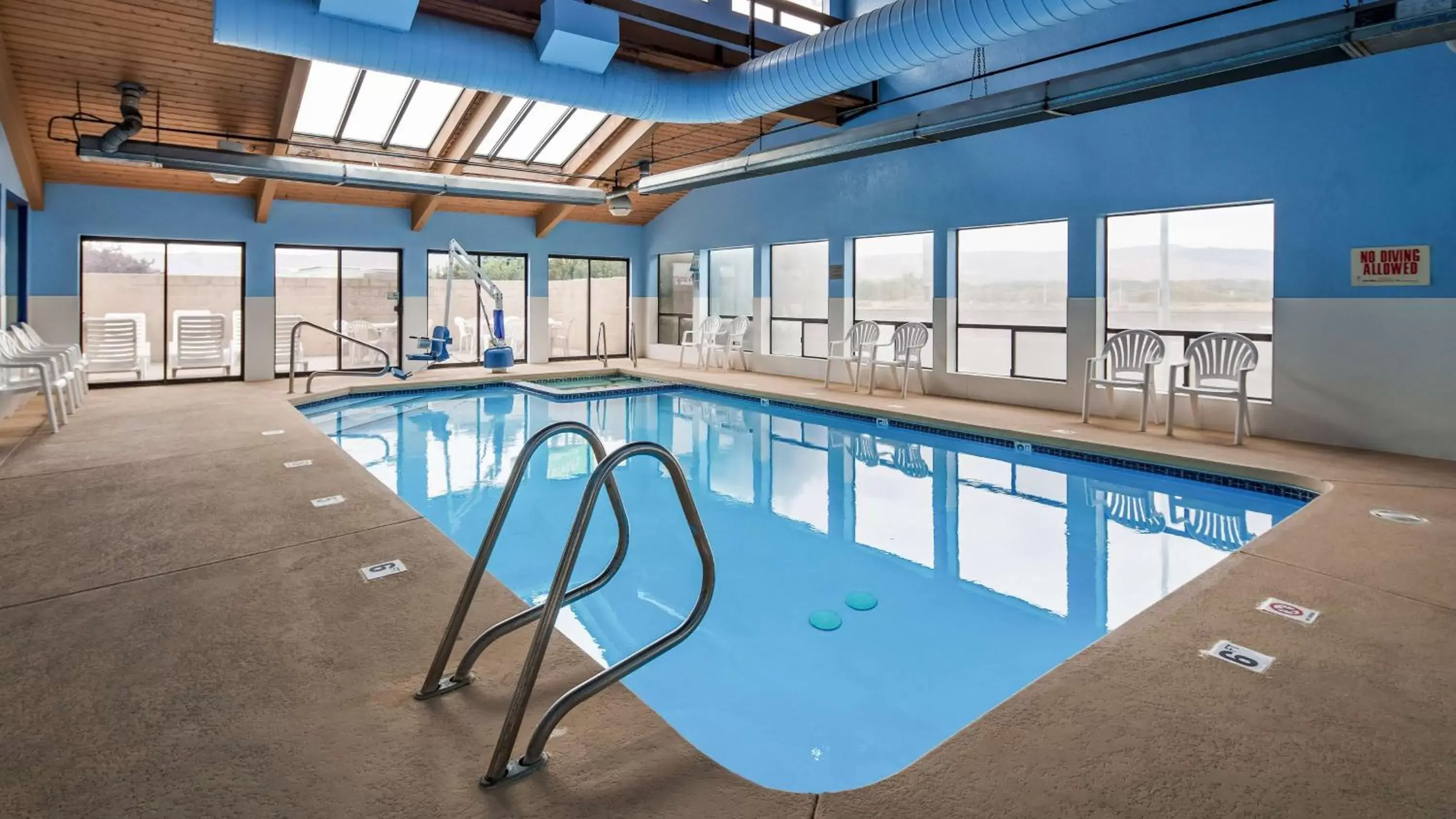 Activities, Swimming Pool in SureStay Hotel by Best Western Ellensburg