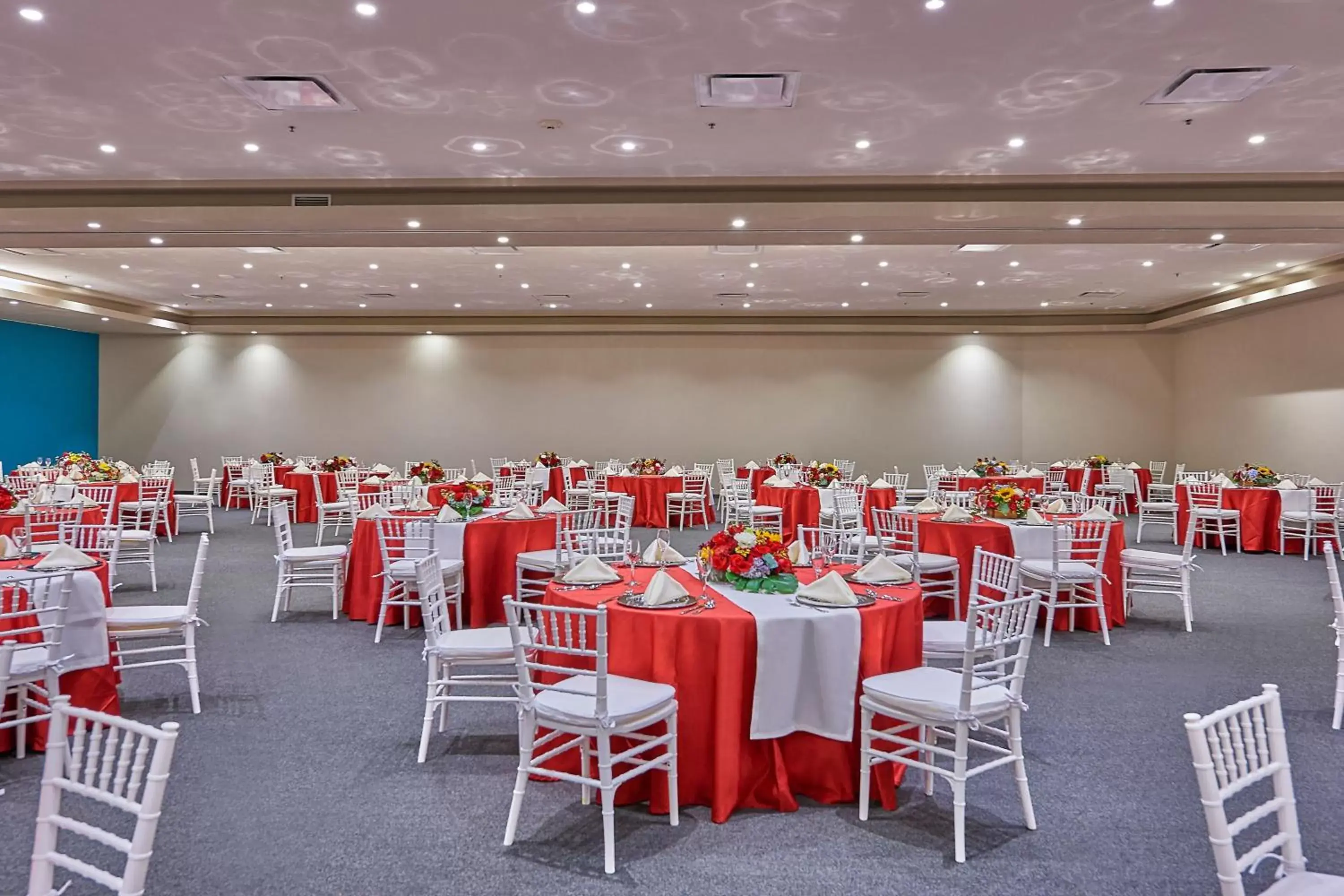 Meeting/conference room, Restaurant/Places to Eat in City Express by Marriott Suites Toluca