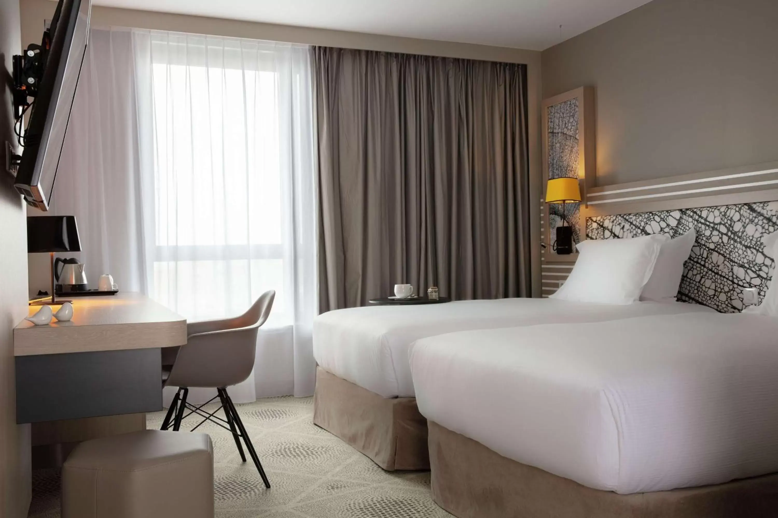 Bedroom, Bed in Hilton Garden Inn Paris Massy
