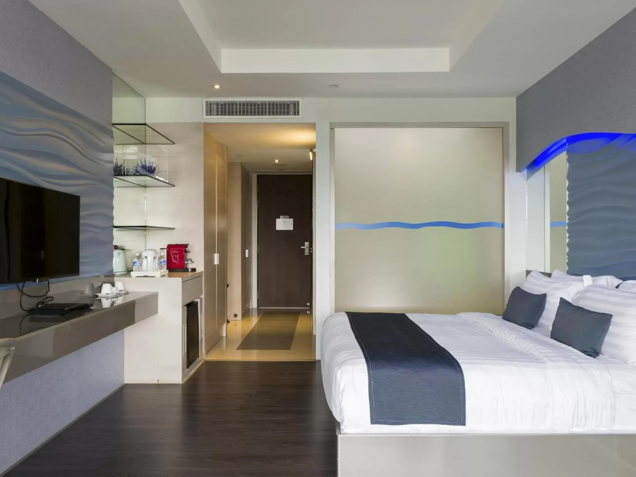 Photo of the whole room, Bed in ONE15 Marina Sentosa Cove Singapore