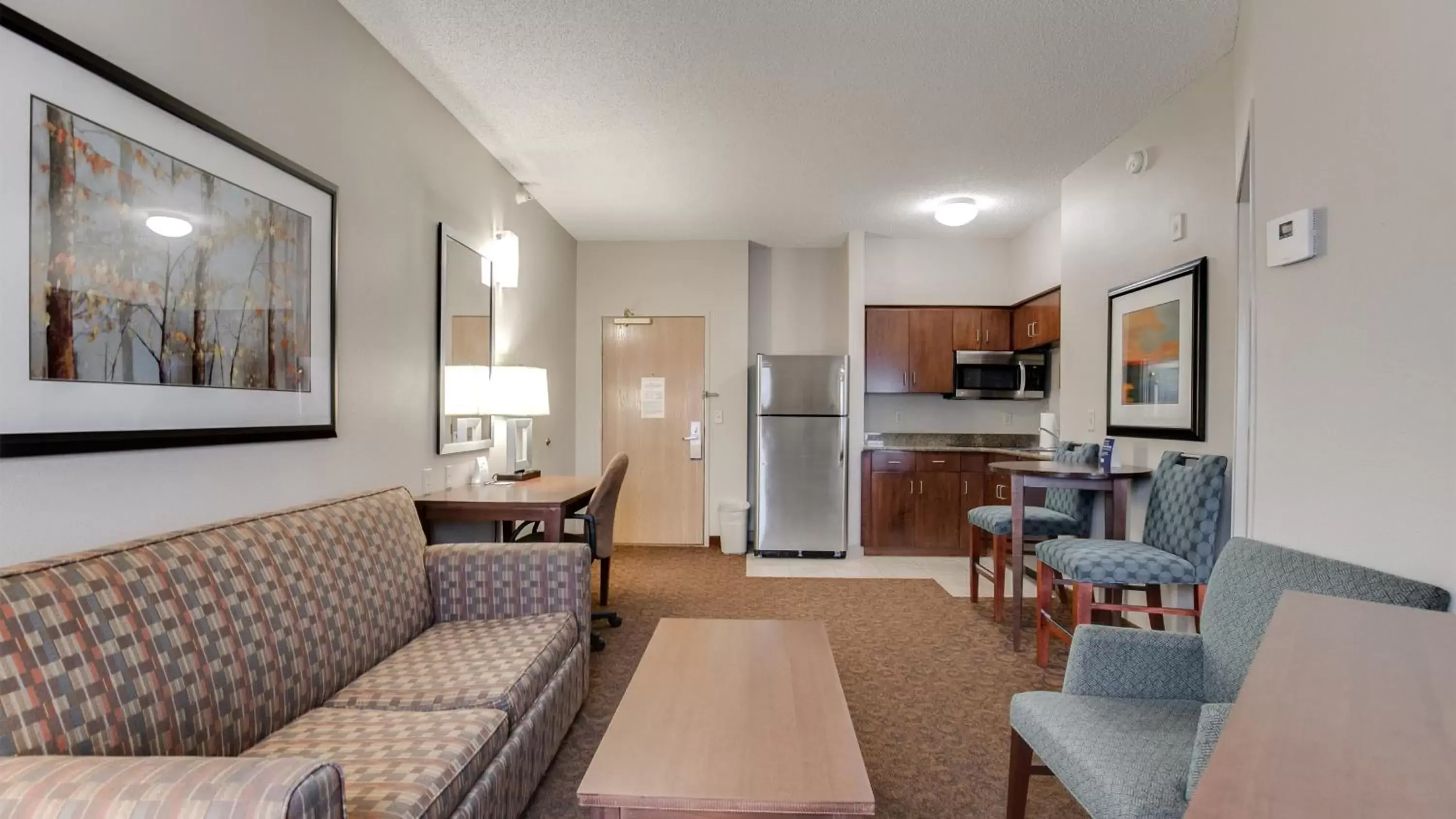 Photo of the whole room, Seating Area in Holiday Inn Express and Suites St. Cloud, an IHG Hotel
