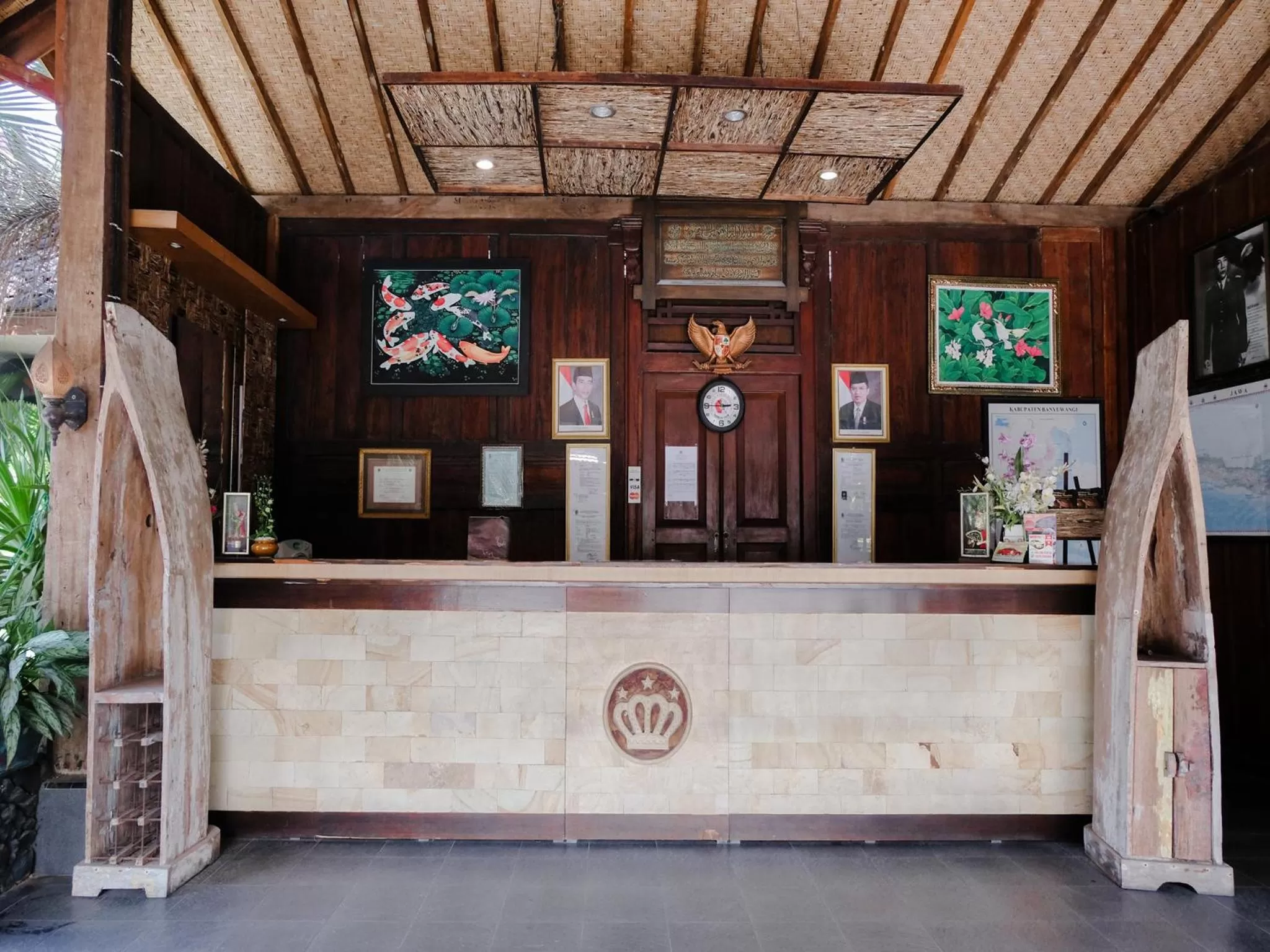 Lobby or reception in Hotel Mahkota Plengkung by ecommerceloka