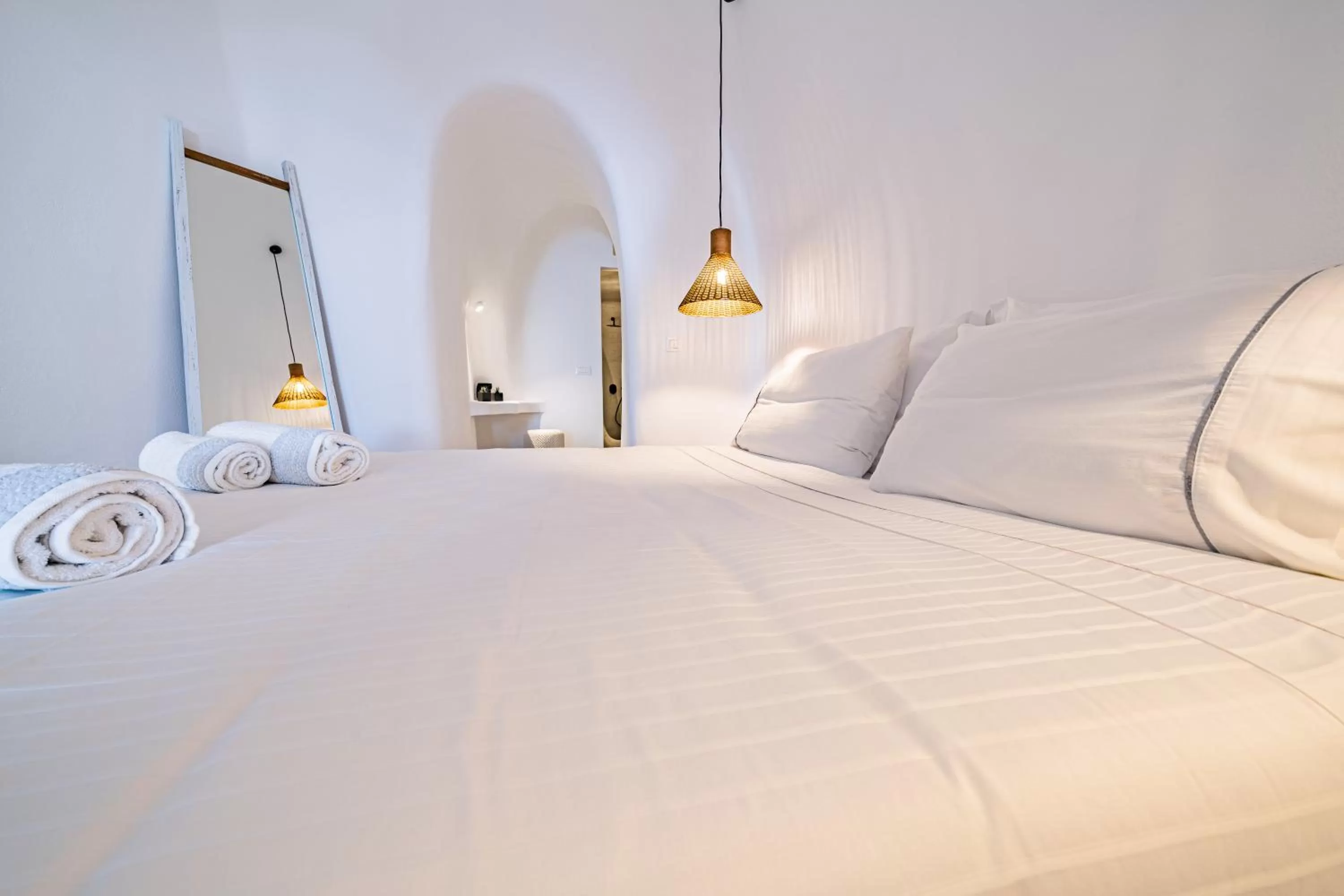 Bed in Eternity Suites Santorini