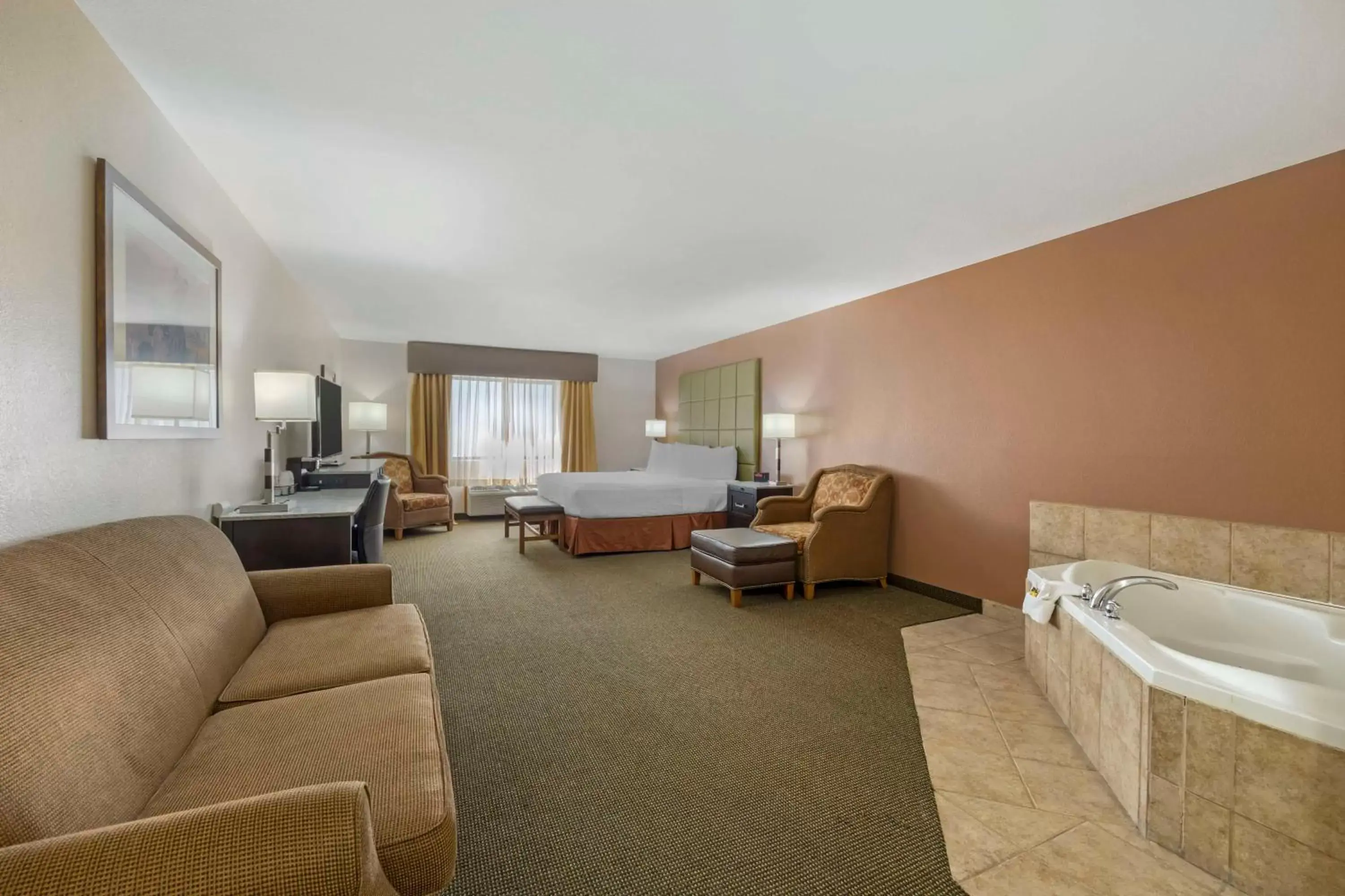 Bedroom, Seating Area in Best Western Plus Country Inn & Suites