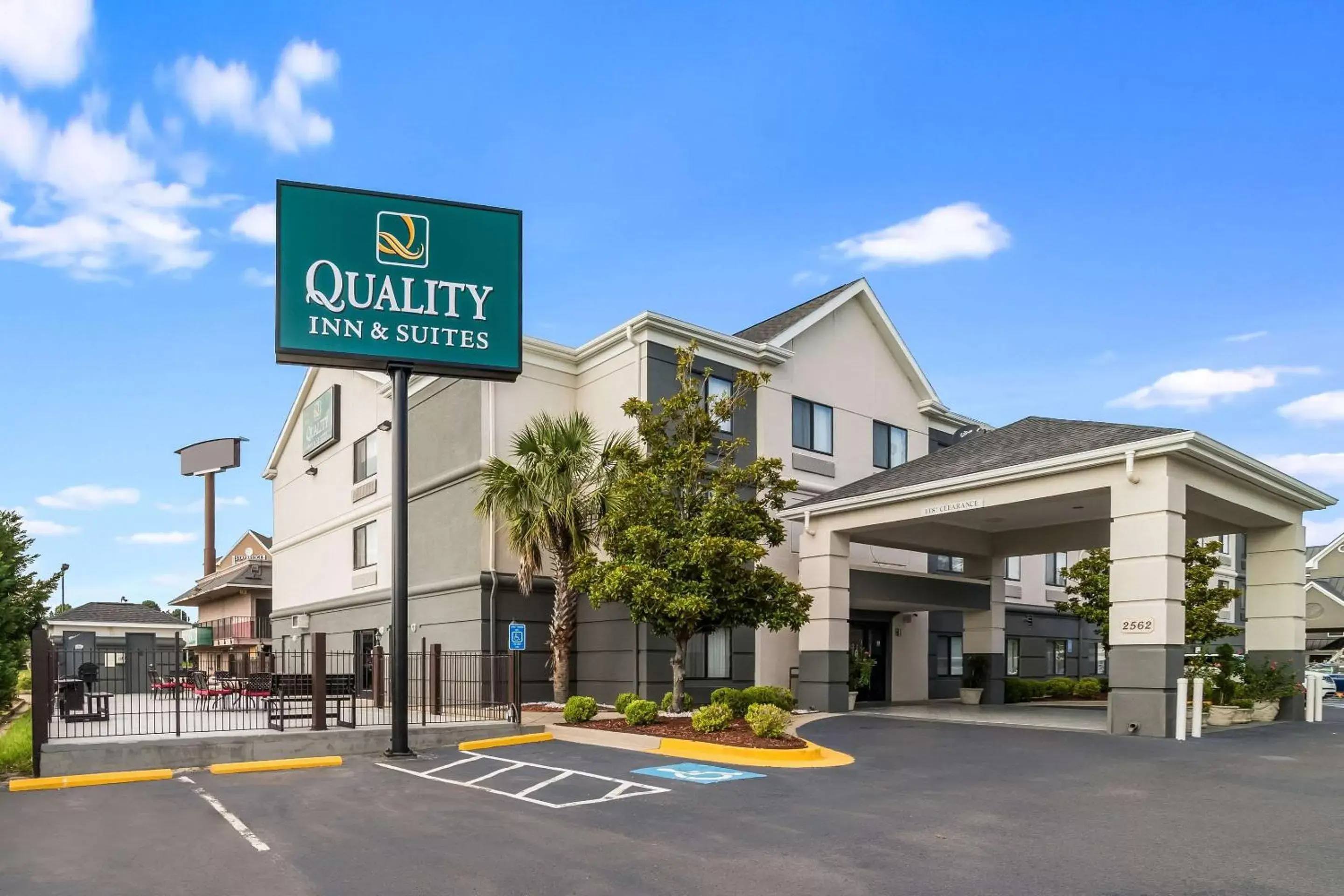 Property Building in Quality Inn & Suites Augusta I-20