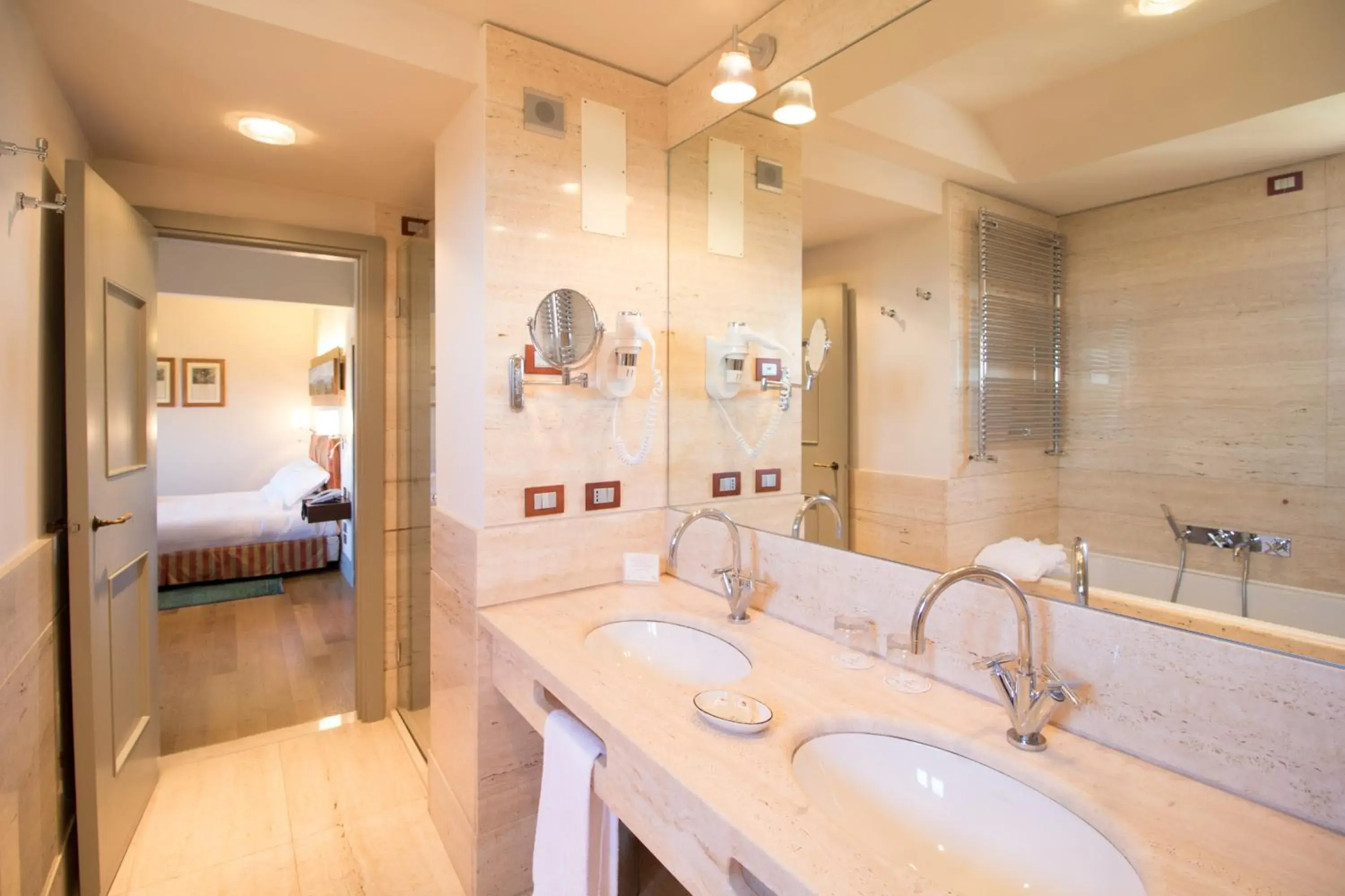 Shower, Bathroom in Le Tre Vaselle Resort & Spa