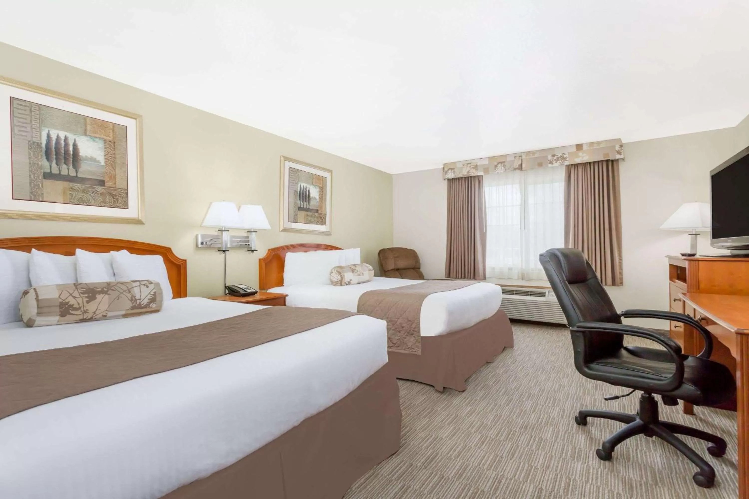 Photo of the whole room, Bed in Ramada by Wyndham Ely