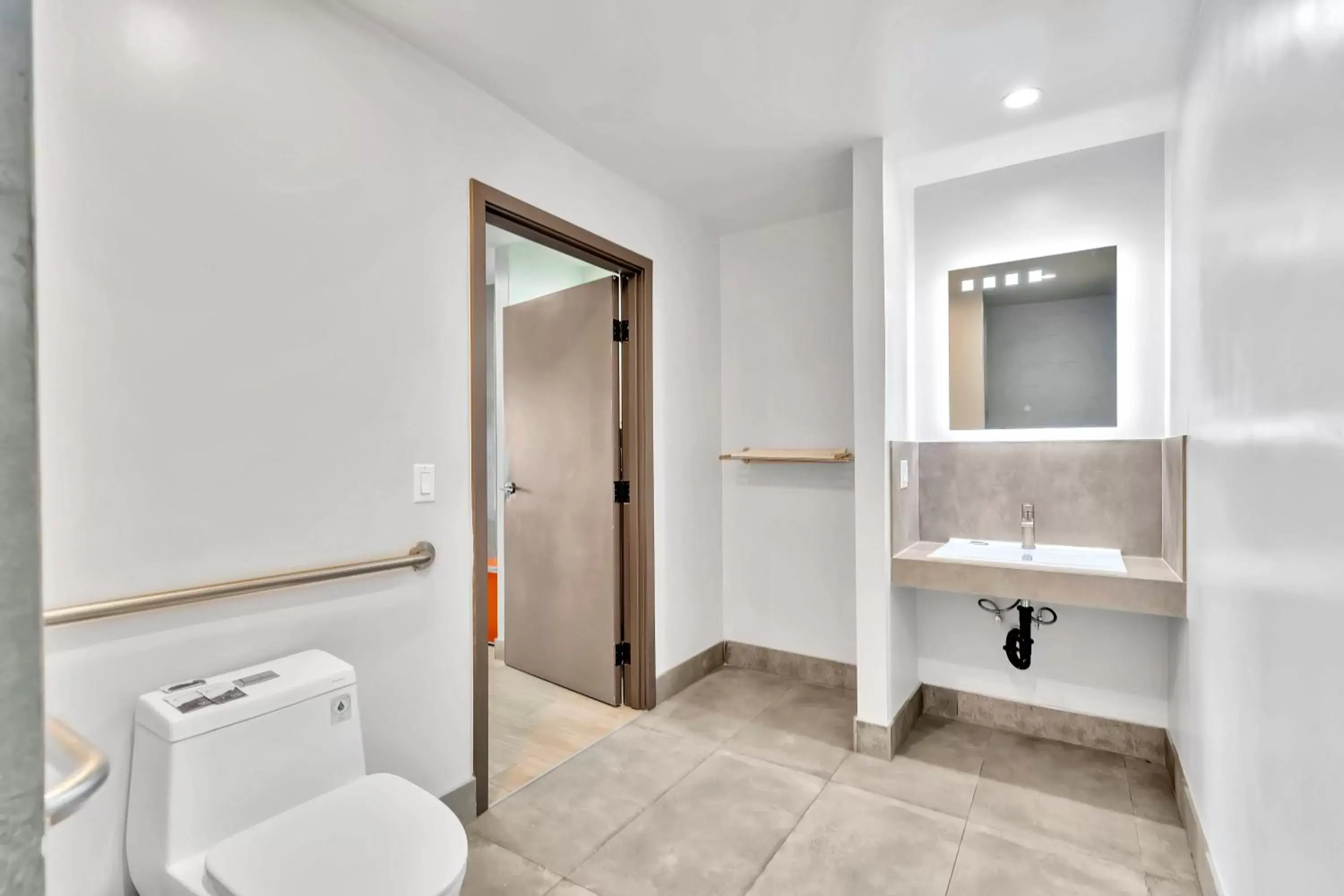 Bathroom in Exclusivo Inn and Suites