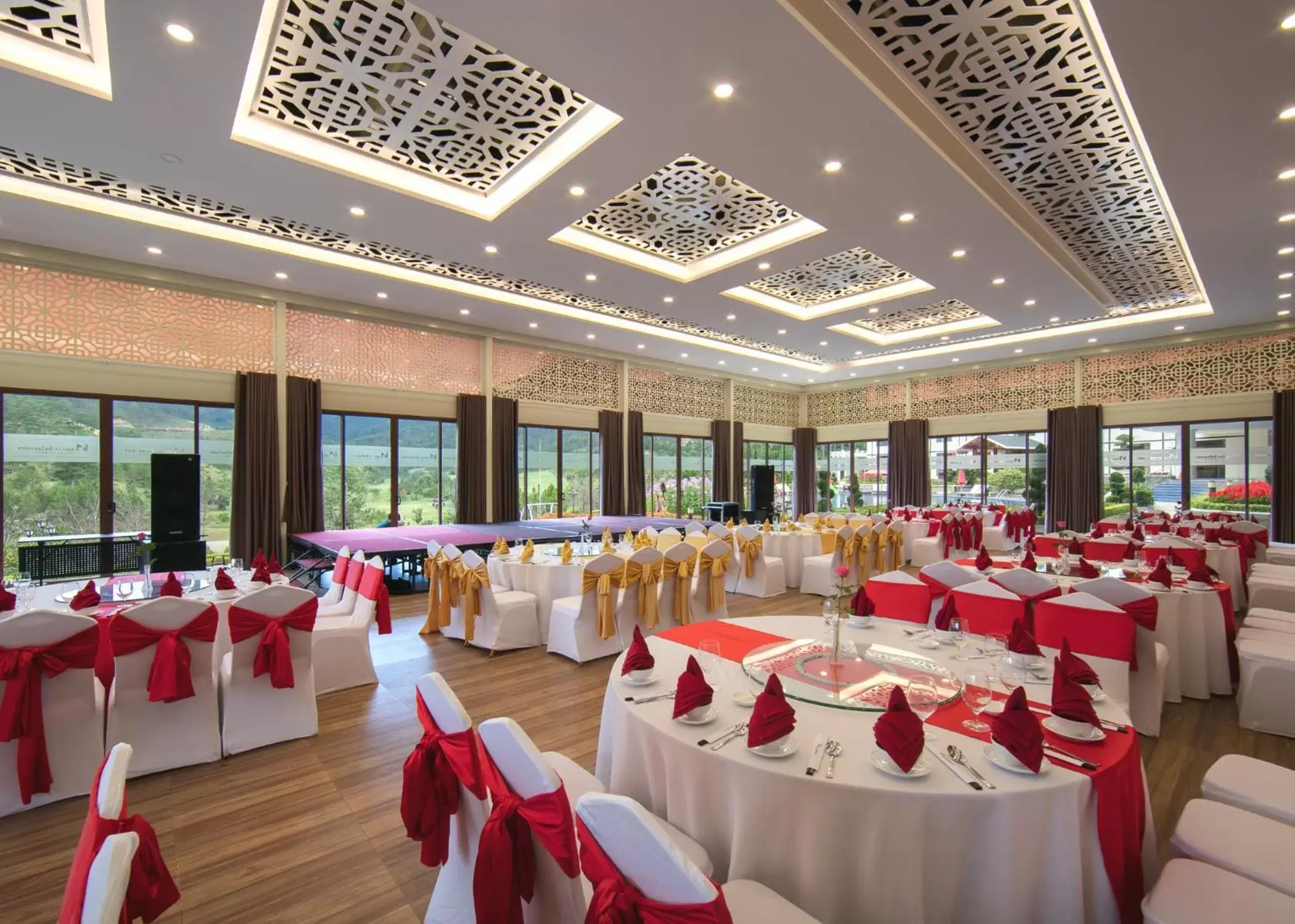 Restaurant/places to eat, Banquet Facilities in Swiss-Belresort Tuyen Lam