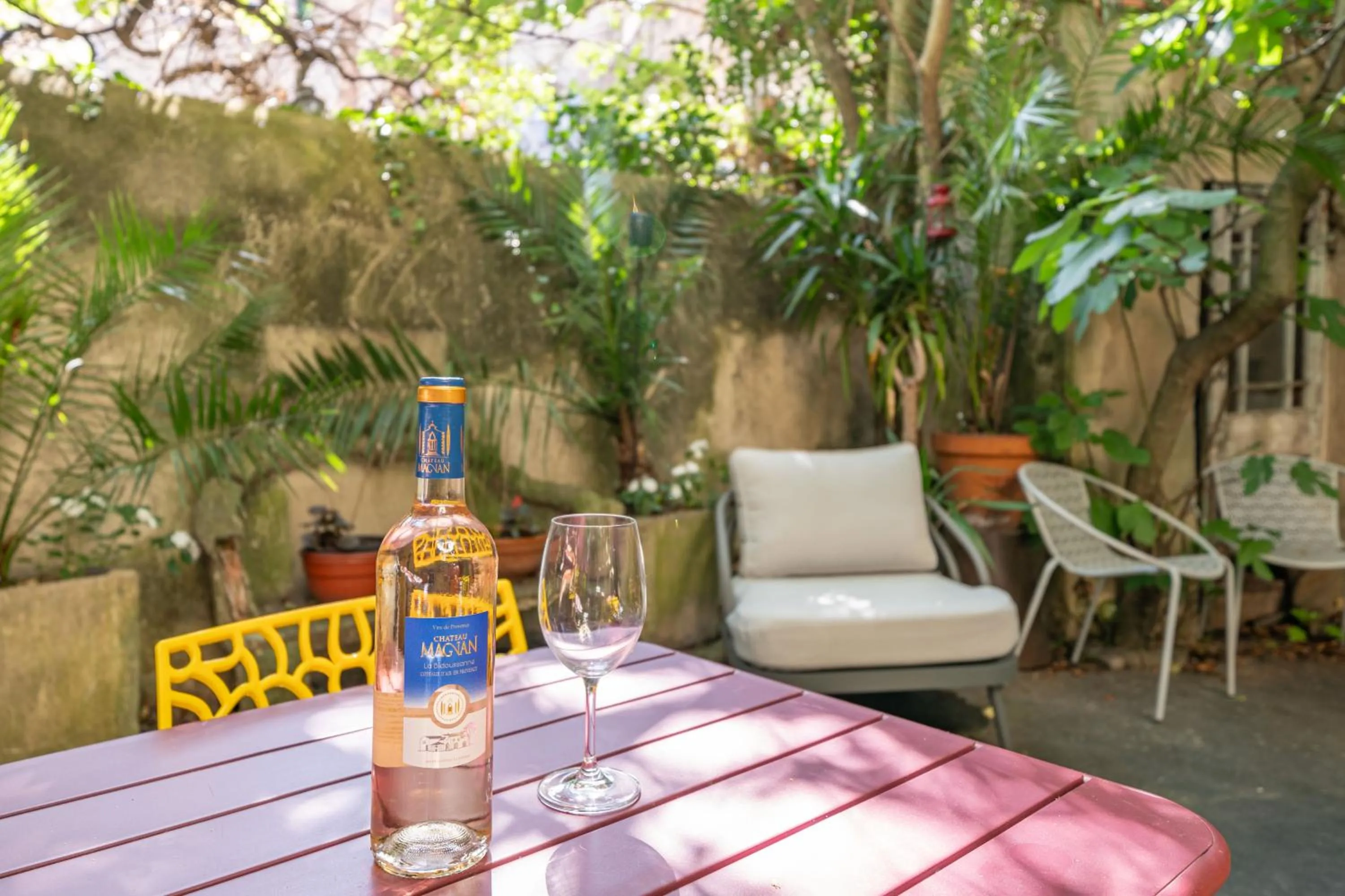 Garden view in Precheurs Studios