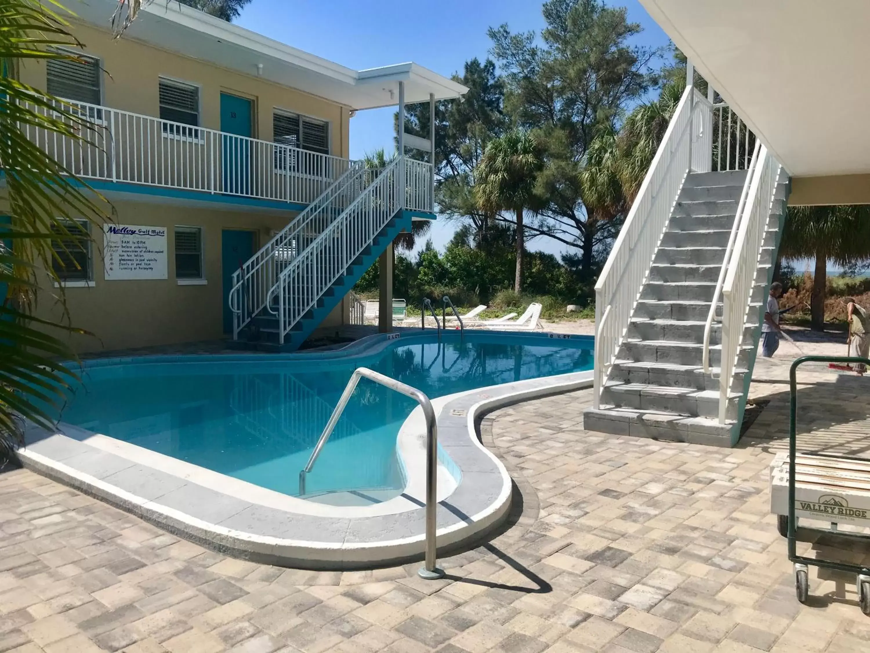 Beach, Swimming Pool in Molloy Gulf Motel & Cottages
