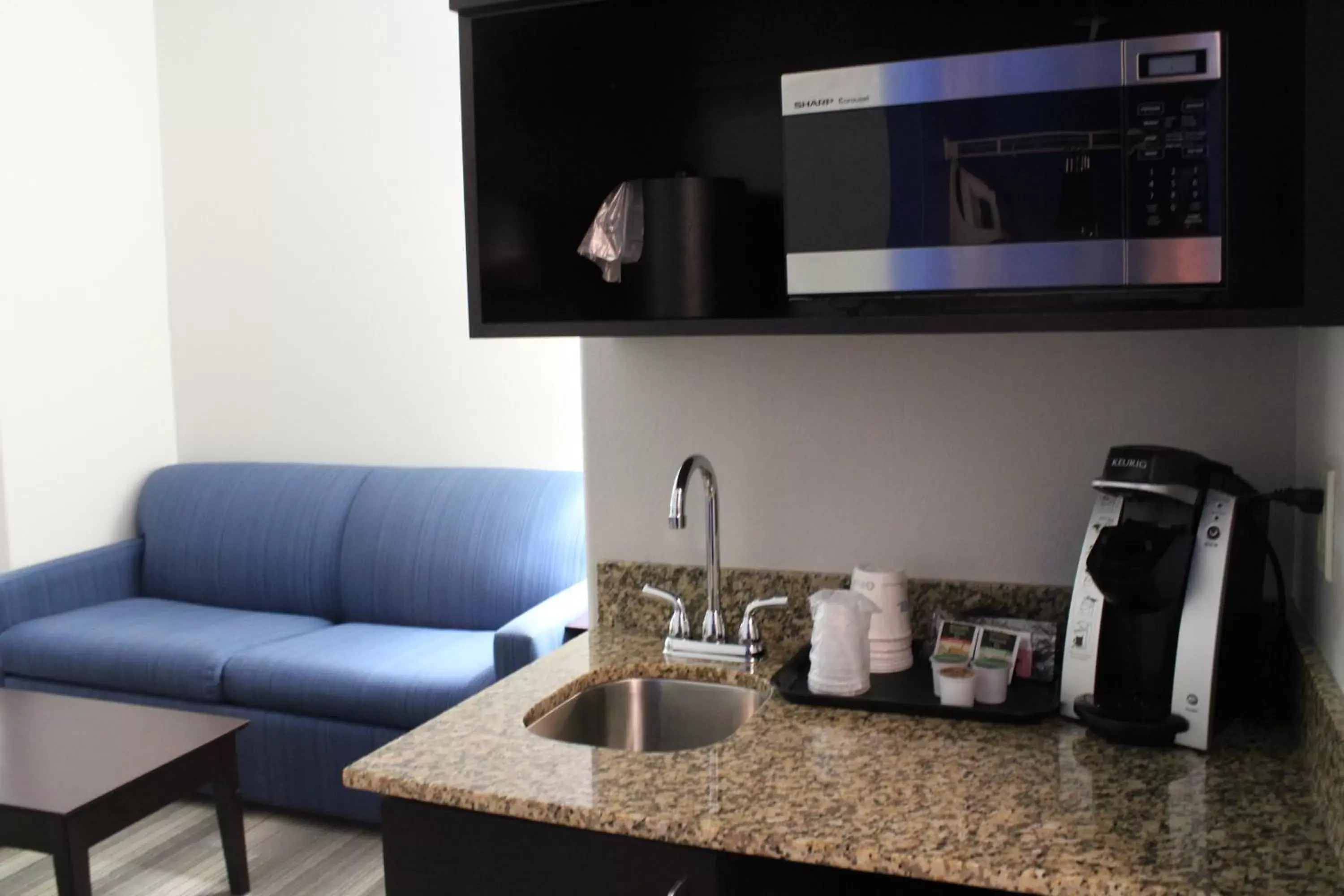 Photo of the whole room, Kitchen/Kitchenette in Holiday Inn Express and Suites Heber Springs, an IHG Hotel