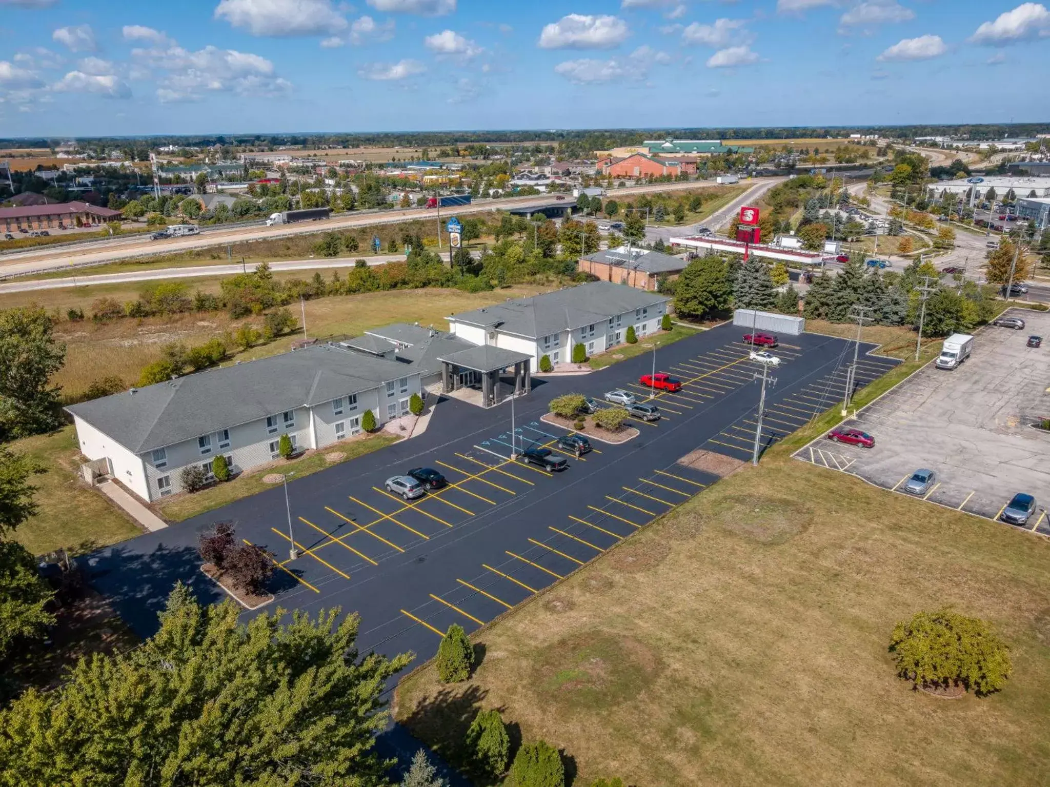 Property building, Bird's-eye View in American Inn & suites