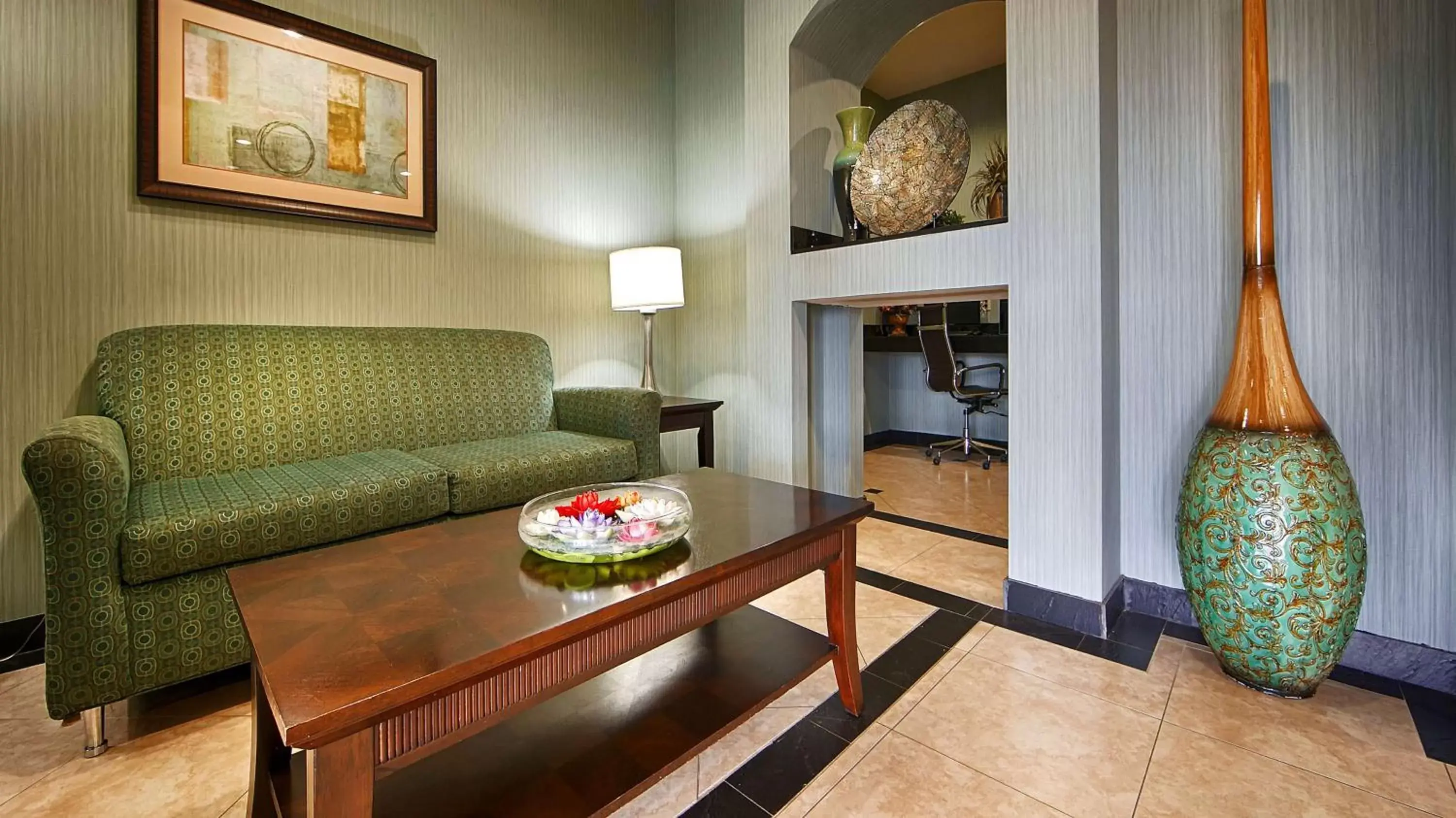 Lobby or reception, Seating Area in Executive Inn & Suites
