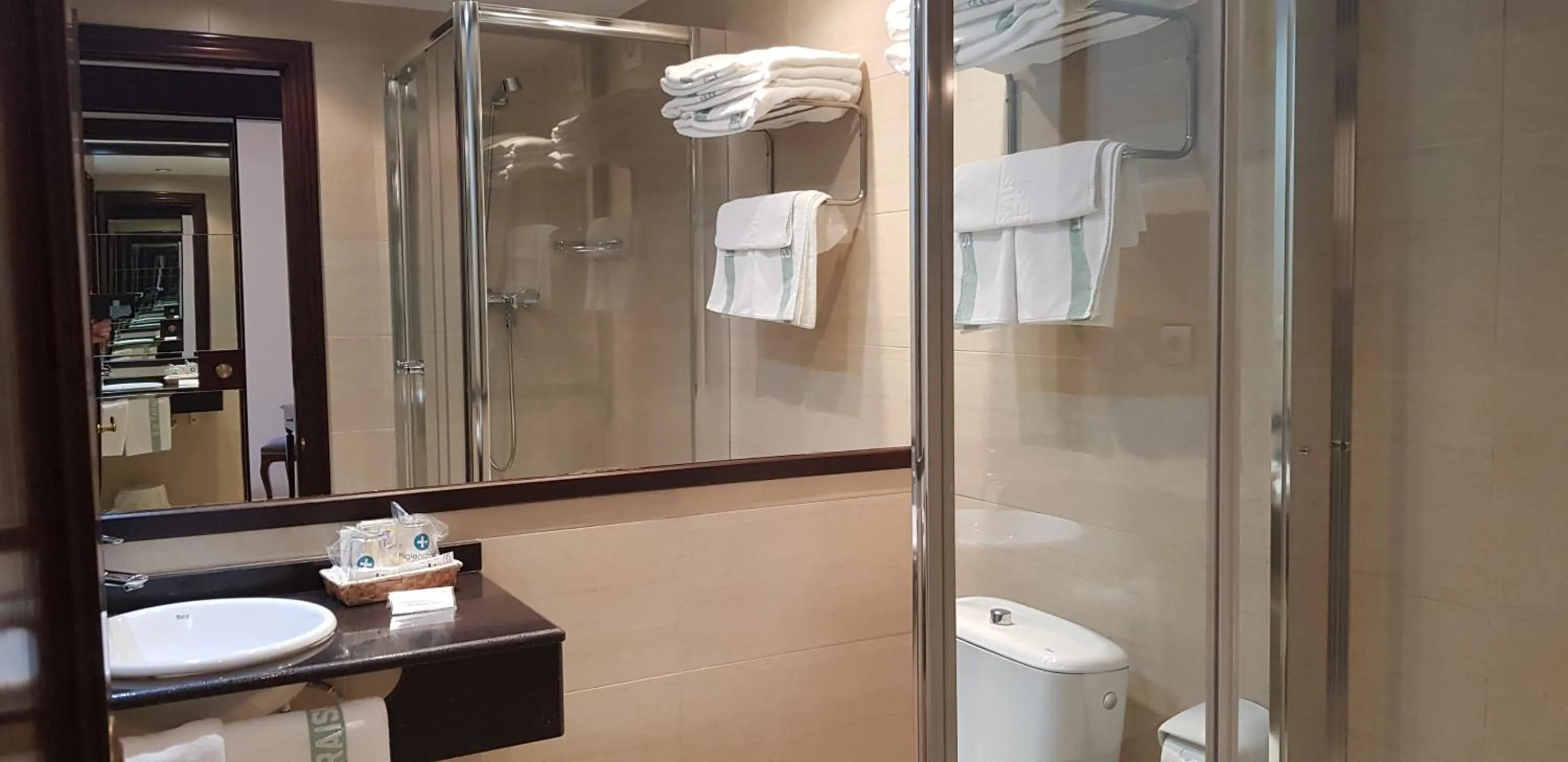 Shower in Gran Hotel Paraiso