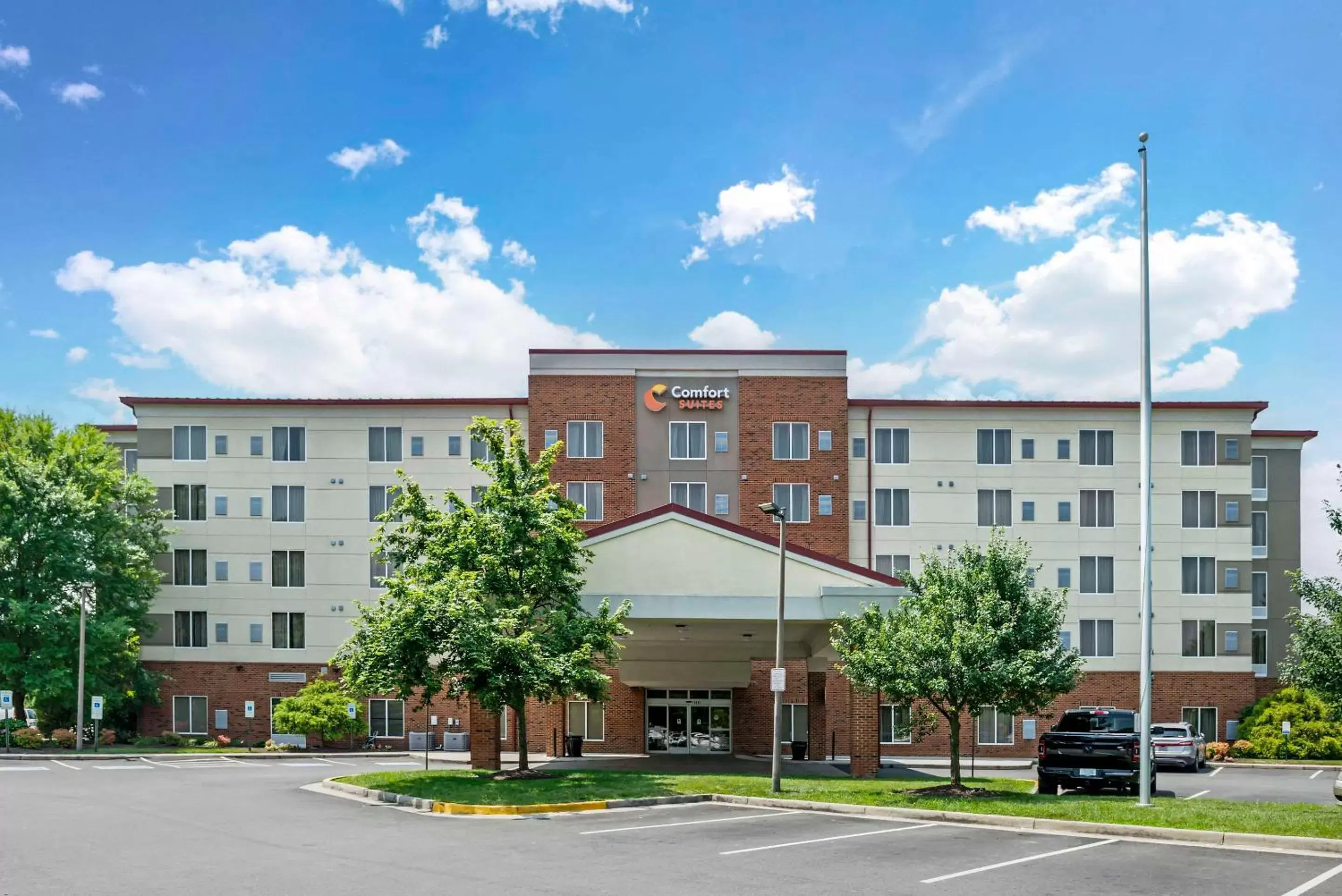 Property Building in Comfort Suites at Virginia Center Commons