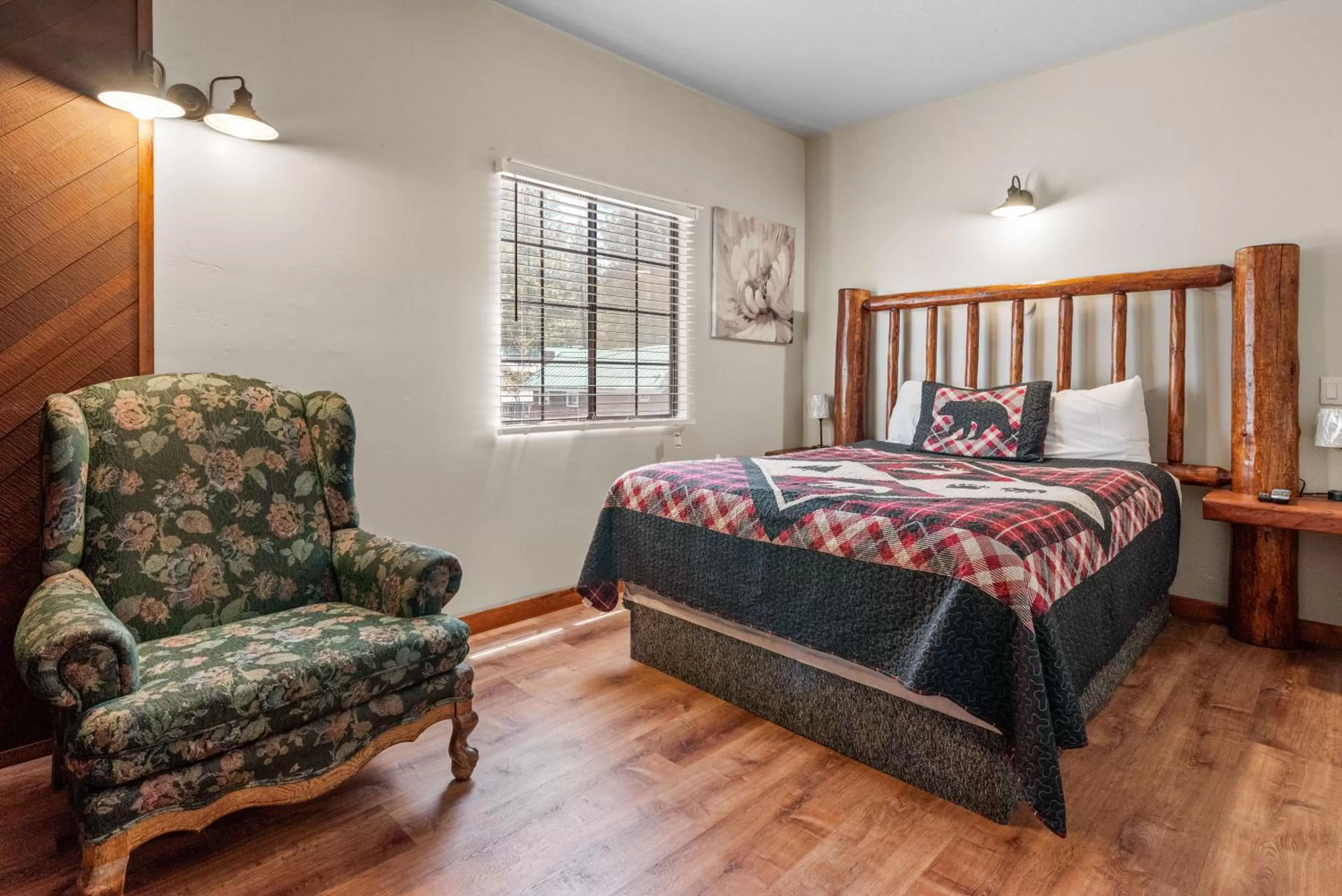 Photo of the whole room, Bed in Black Forest Lodge