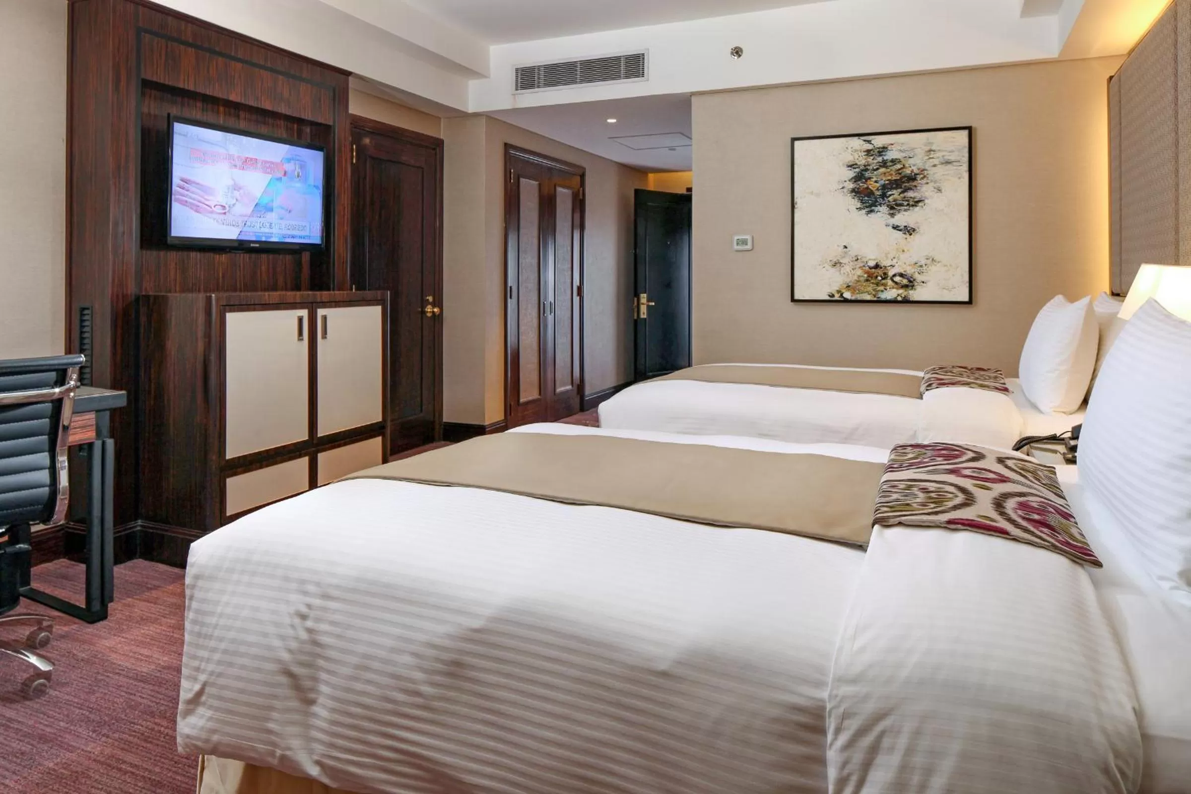 Photo of the whole room, Bed in Diamond Hotel Philippines