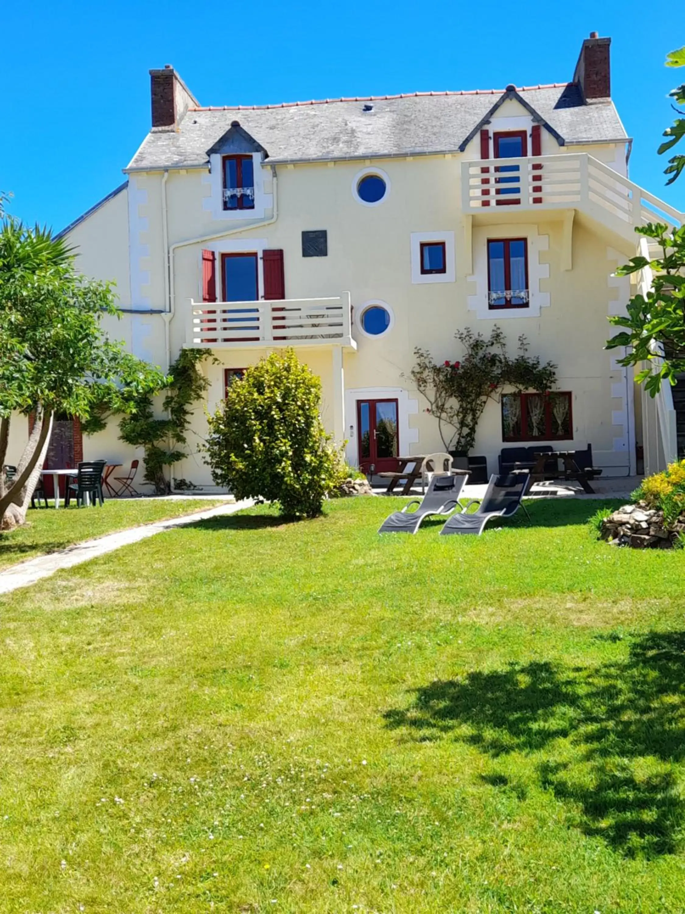 Facade/entrance, Property Building in Les Hortensias - Chambres d'Hôtes