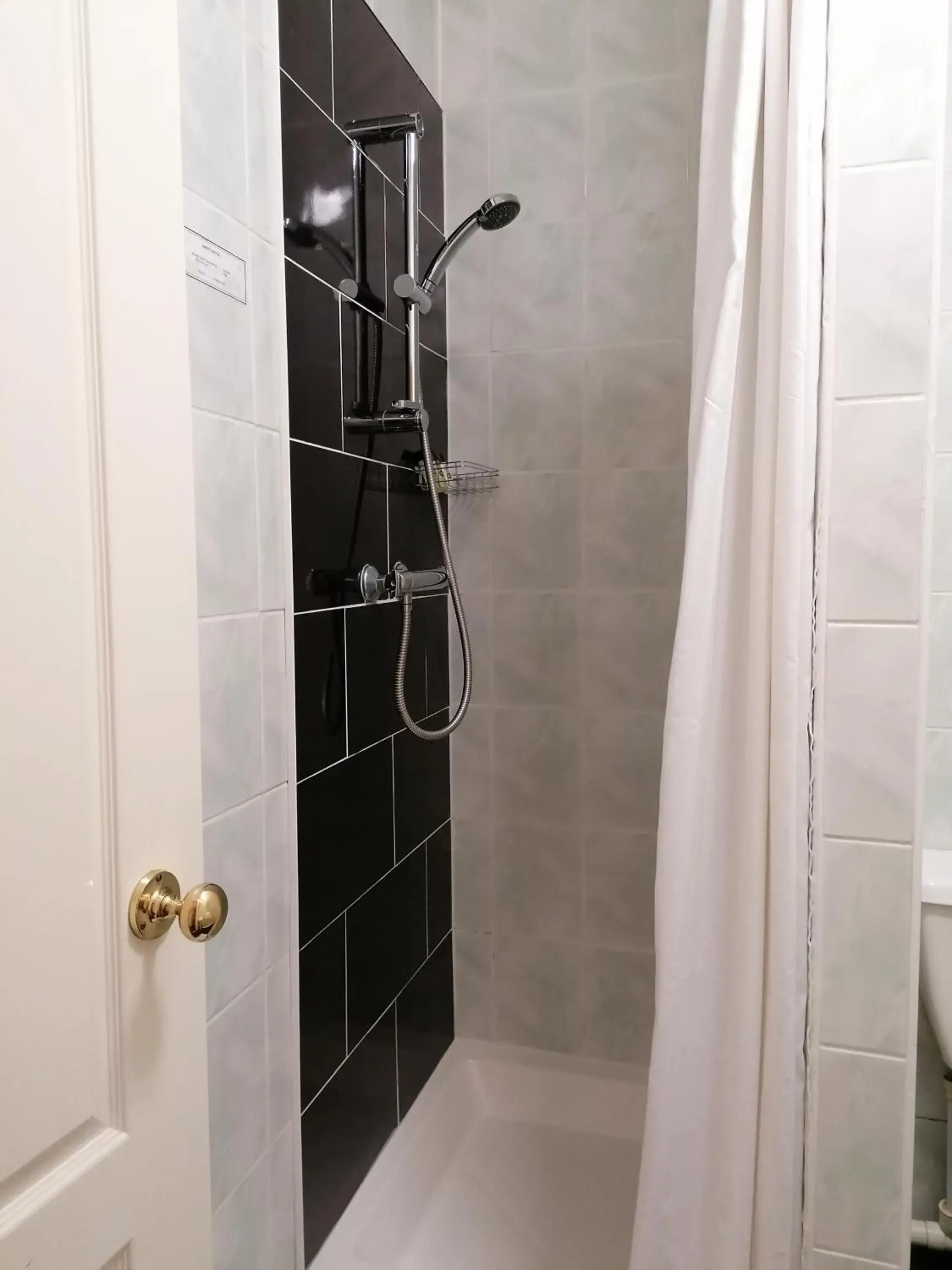 Bathroom in The Gordon House Hotel