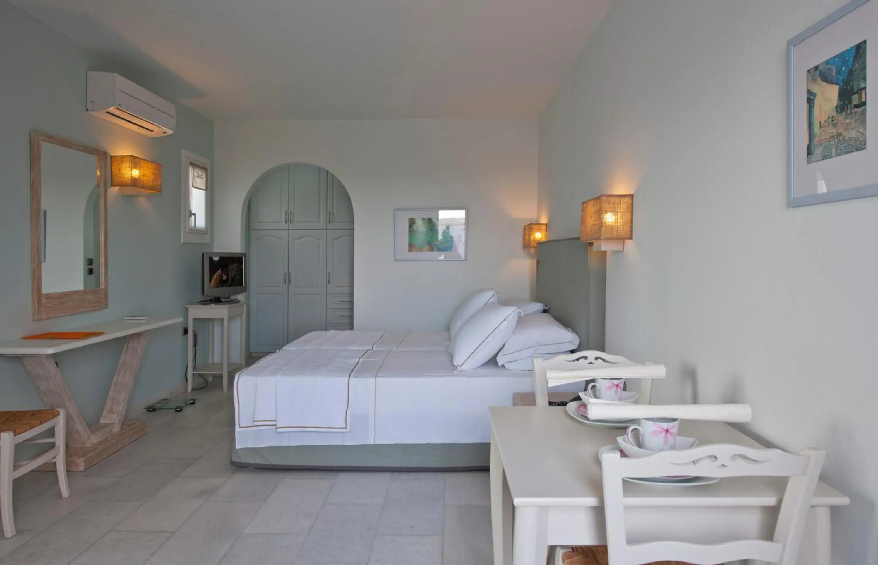 Photo of the whole room in Ammos Naxos Exclusive Apartment