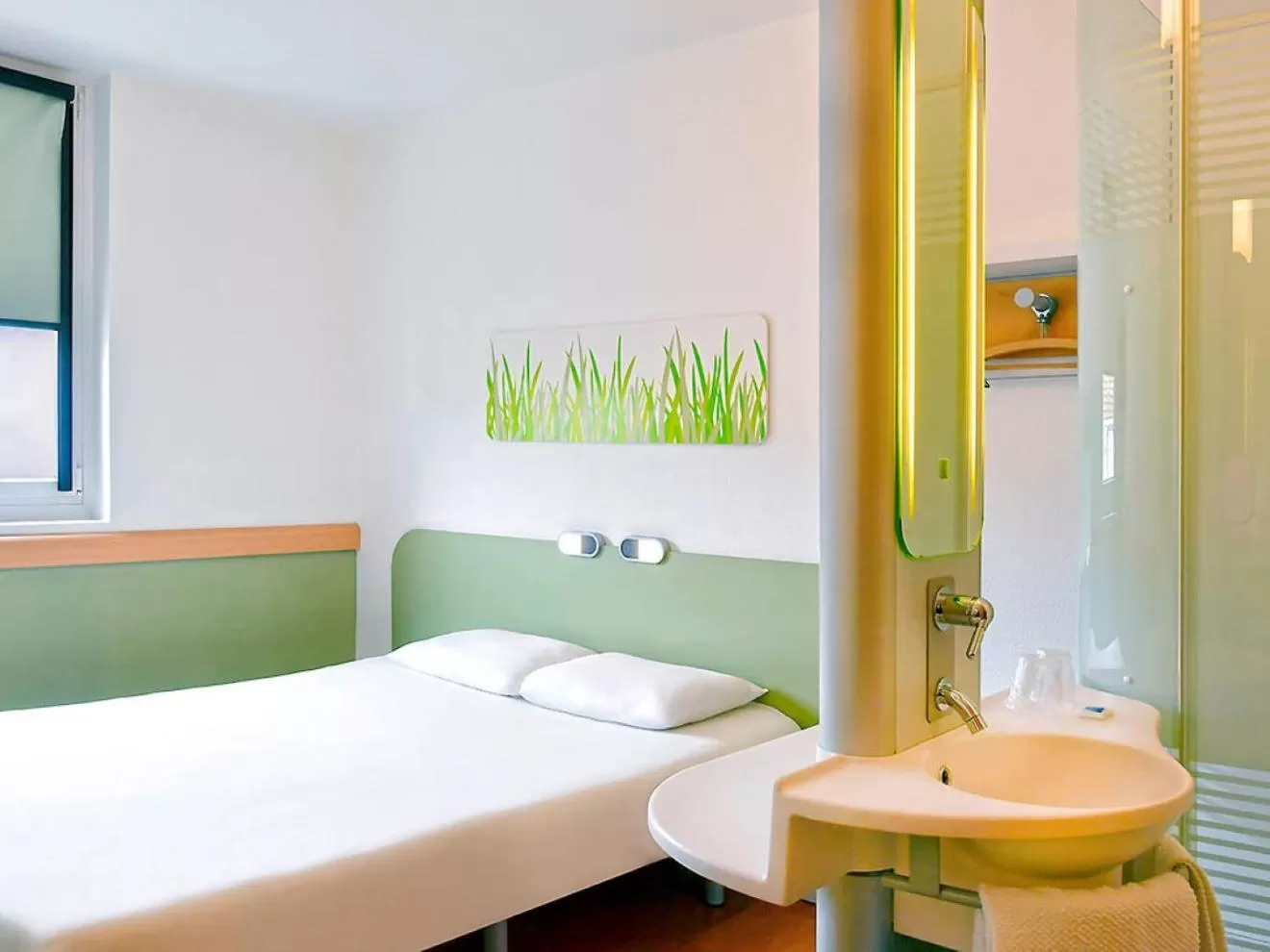 Bathroom, Bed in Ibis Budget Grenoble Sud Seyssins