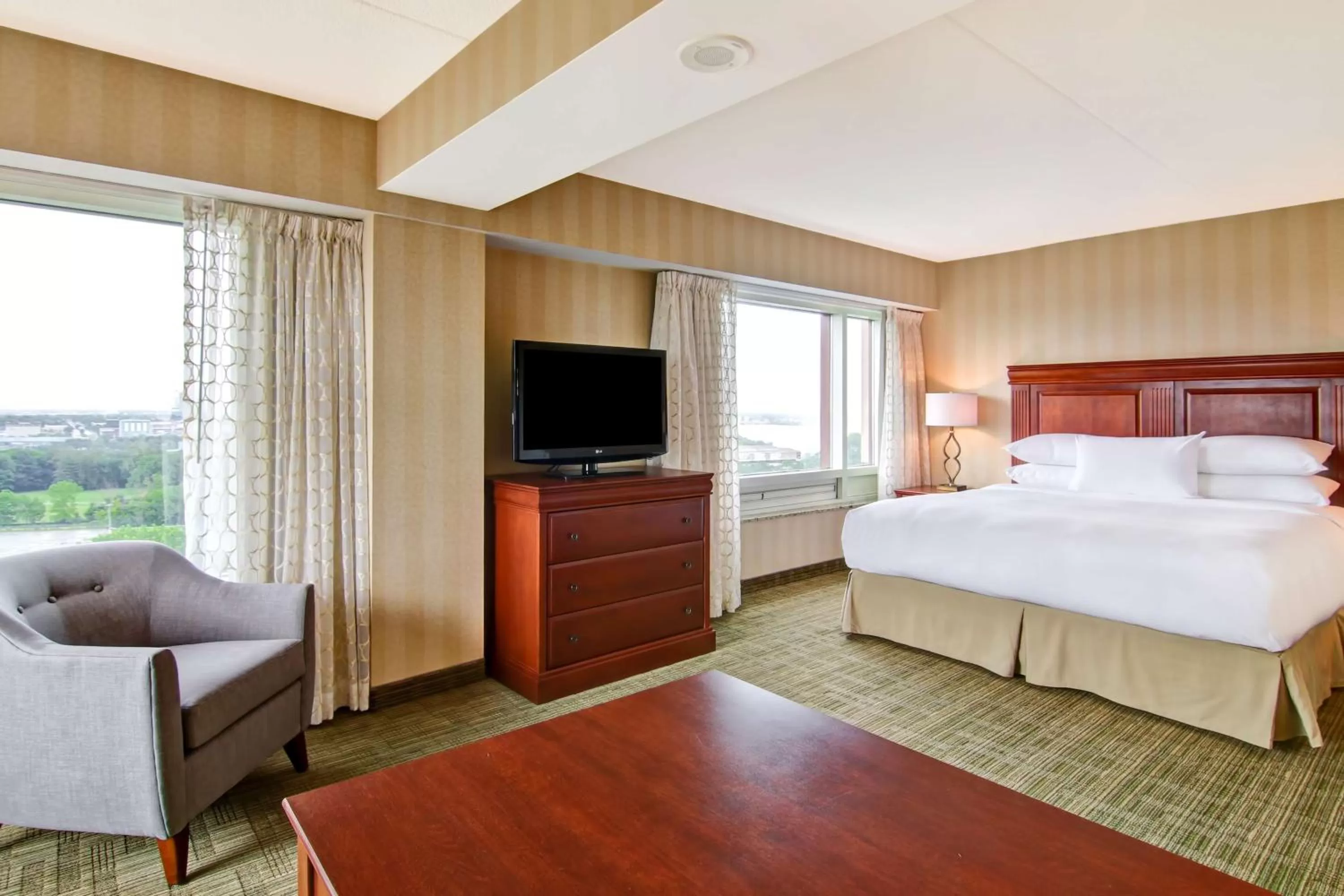 Bedroom, Bed in DoubleTree Fallsview Resort & Spa by Hilton - Niagara Falls