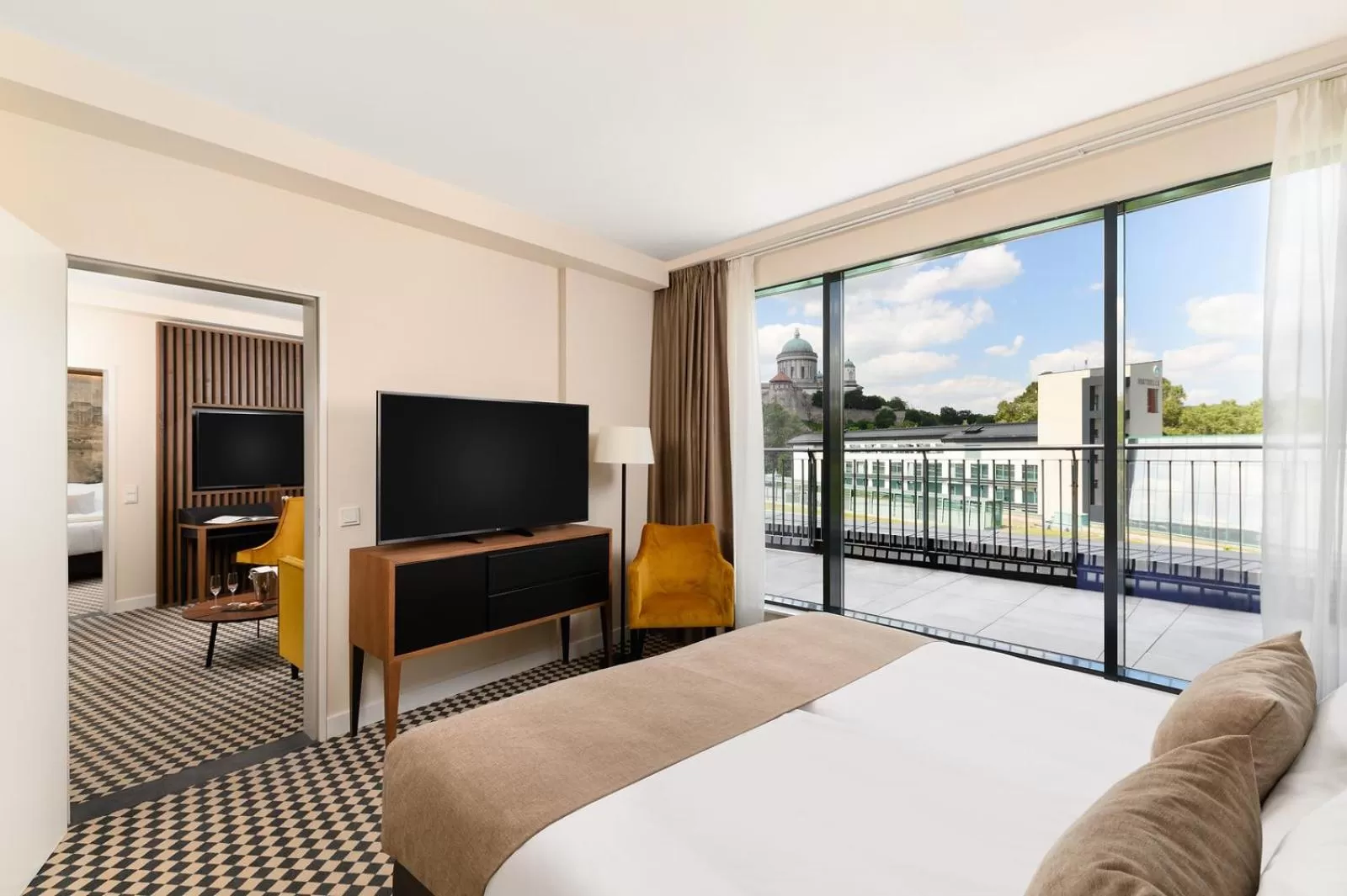 Balcony/Terrace, Bed in Grand Hotel Esztergom